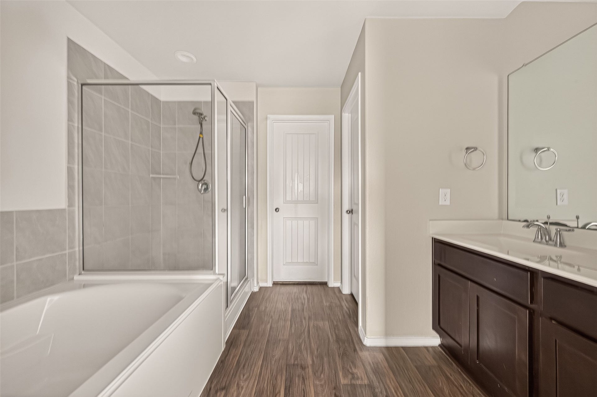 1714 Cooper Bluff Court, Rosenberg, TX 77469 Separate shower and tub in the master bathroom.