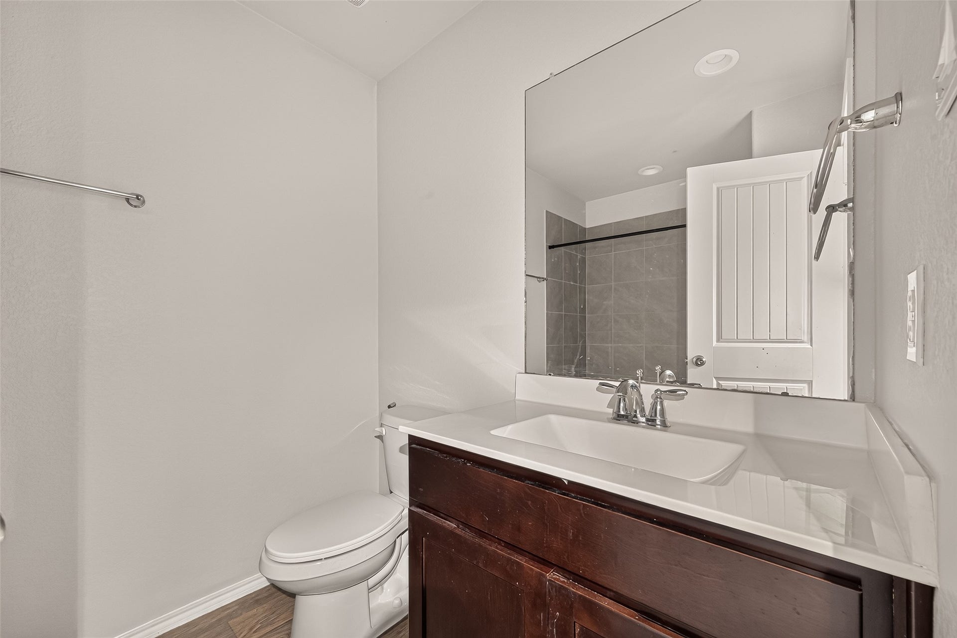 1714 Cooper Bluff Court, Rosenberg, TX 77469 Secondary bathroom