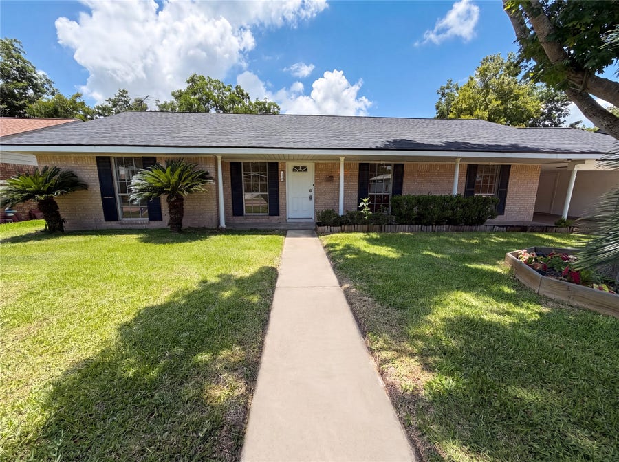 Property photo for 910 Luella Avenue, Deer Park, TX