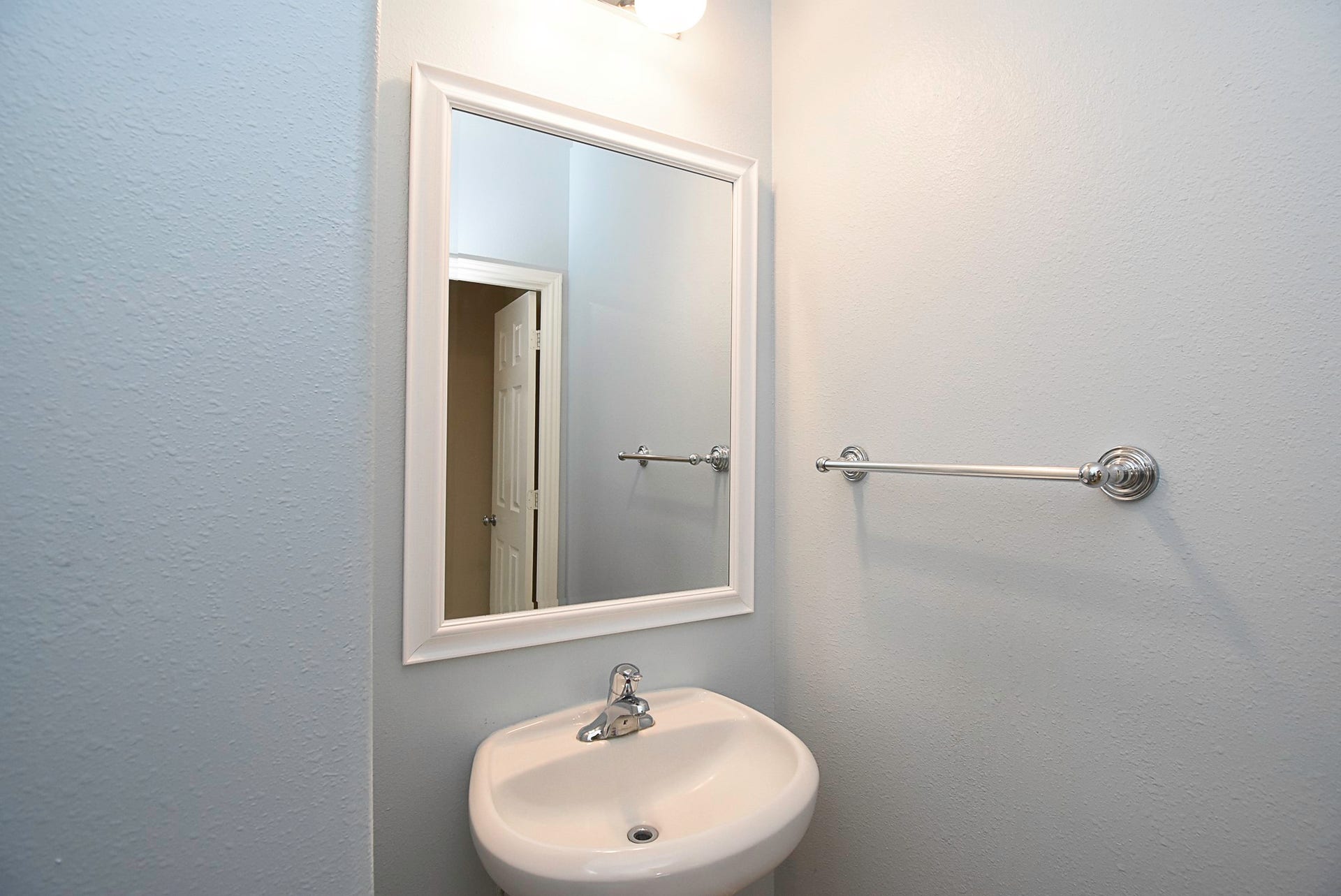 3615 Morning Gale Lane, Katy, TX 77494 Convenient half bath located just off the living room.