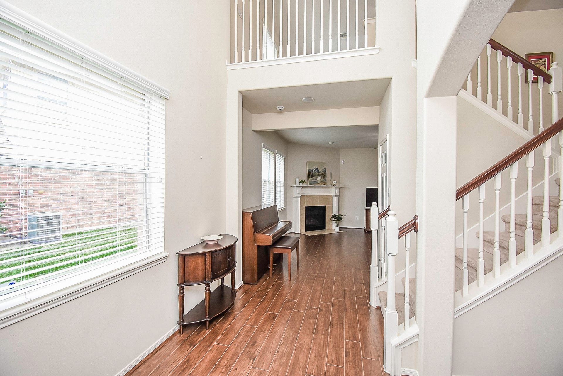 3615 Morning Gale Lane, Katy, TX 77494 Abundant natural light in the welcoming entryway.
