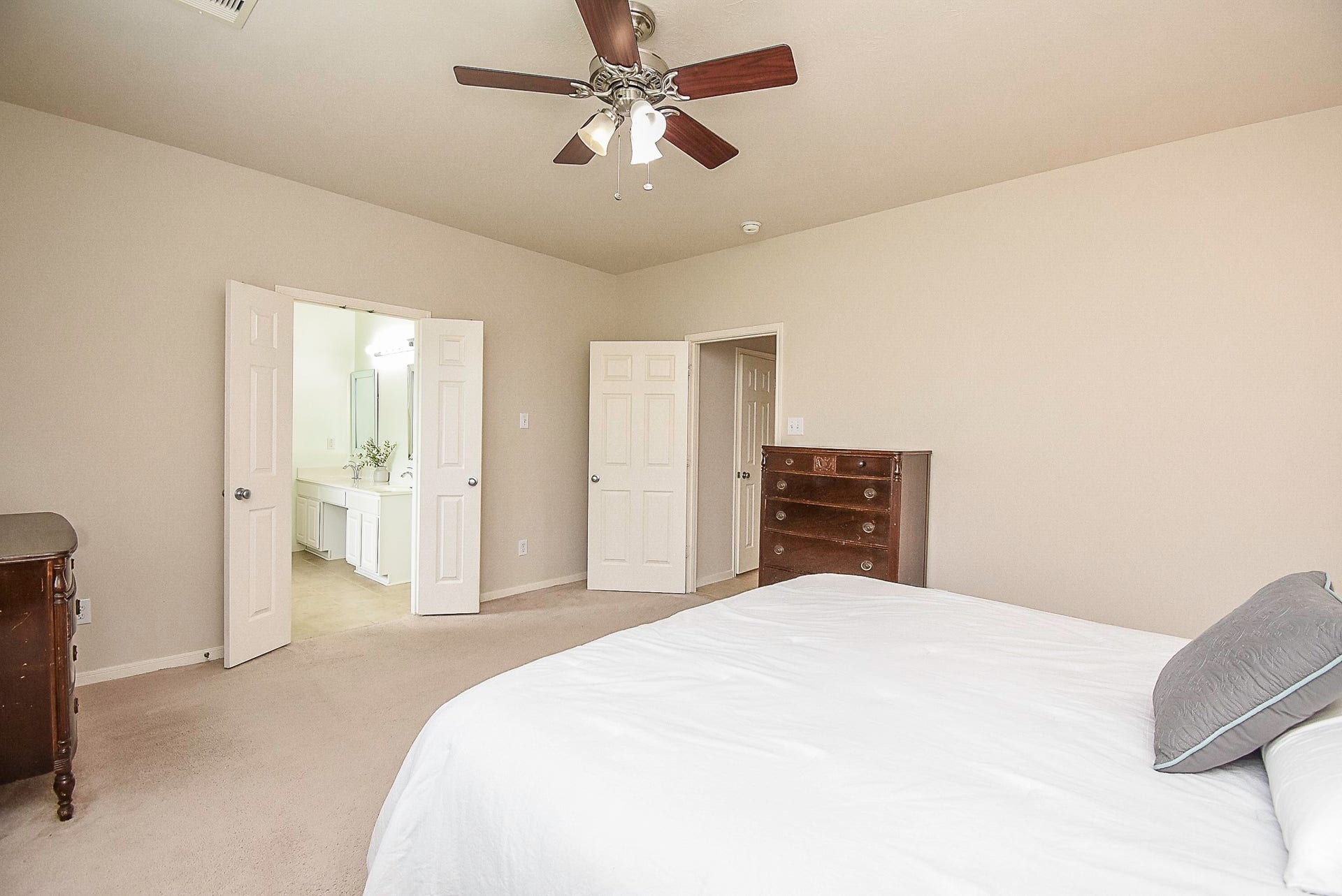 3615 Morning Gale Lane, Katy, TX 77494 Spacious primary bedroom with a ceiling fan and convenient access to the en-suite bathroom.