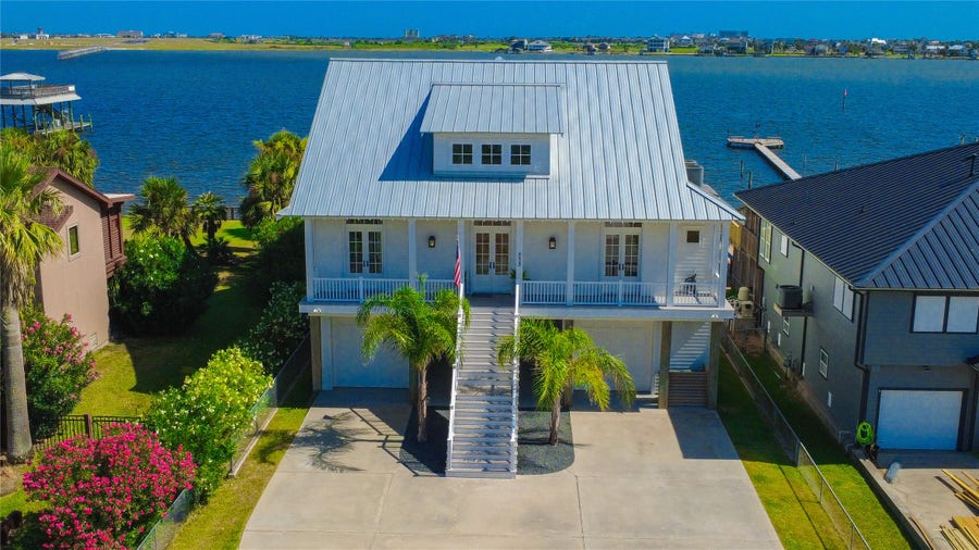 Property photo for 9523 Teichman Road, Galveston, TX