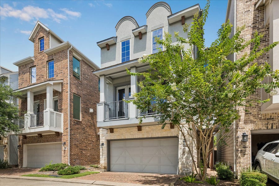 Property photo for 1704 Oak Leaf Pass Drive, Houston, TX