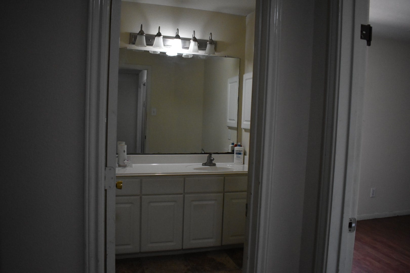 3311 Clipper Winds Way, Houston, TX 77084 Secondary upstairs bathroom