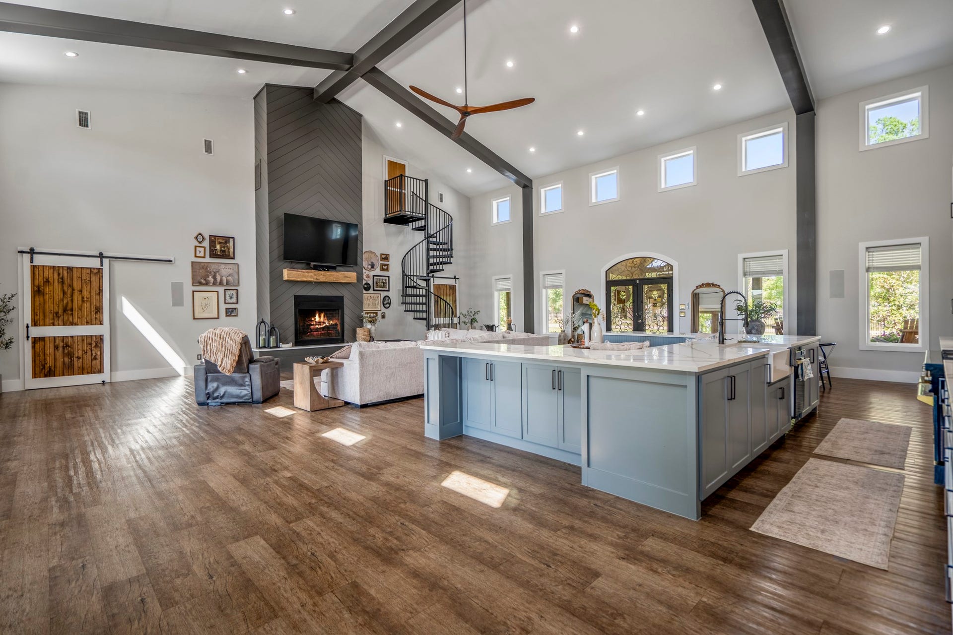 Open plan living room and kitchen with
plenty of natural light