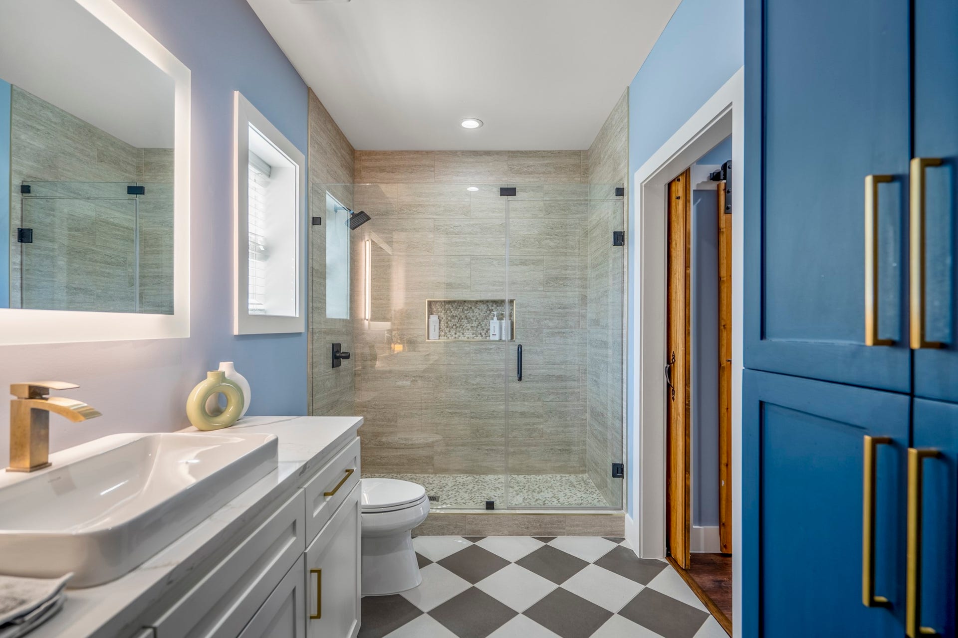 Guest house bathroom