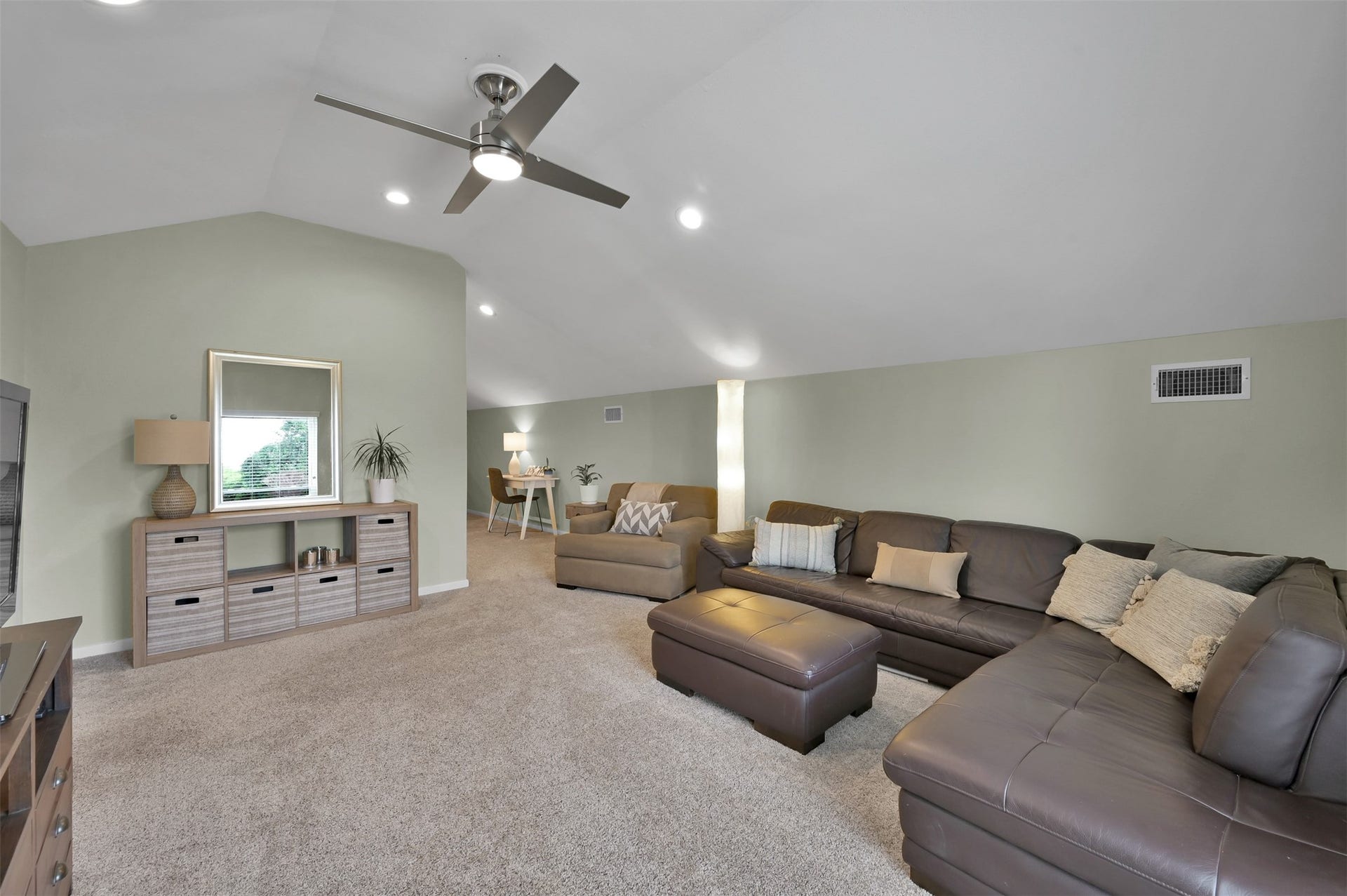 60 La Jolla Circle, Montgomery, TX 77356 mother in law suite