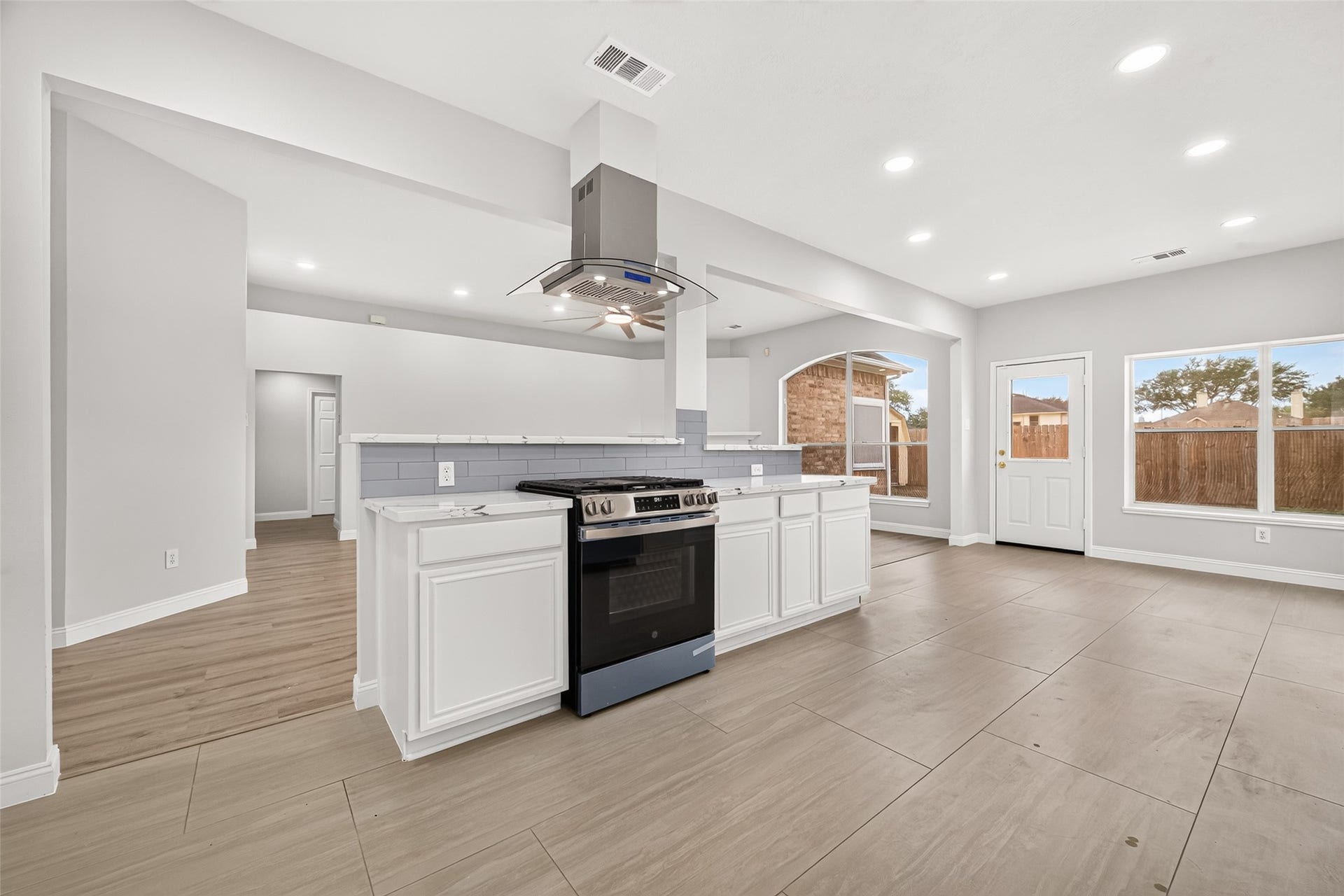 12423 May Laurel Drive, Houston, TX 77014 12423 May Laurel Drive, Houston, TX 77014