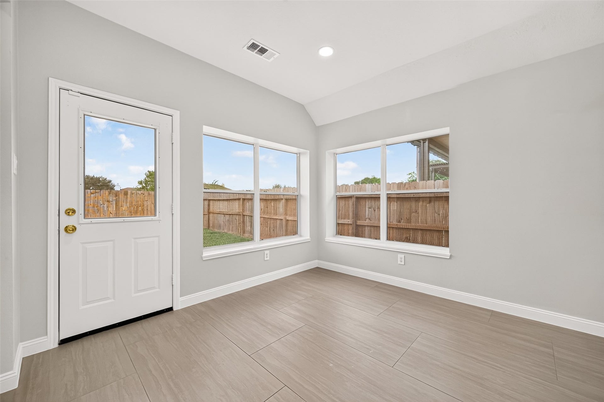 12423 May Laurel Drive, Houston, TX 77014 12423 May Laurel Drive, Houston, TX 77014