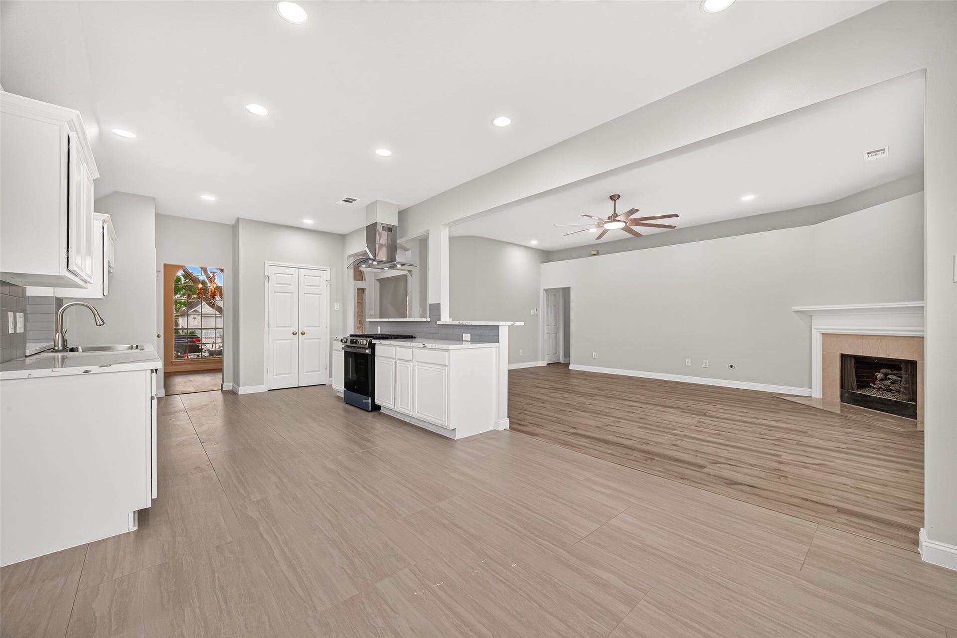 12423 May Laurel Drive, Houston, TX 77014 12423 May Laurel Drive, Houston, TX 77014