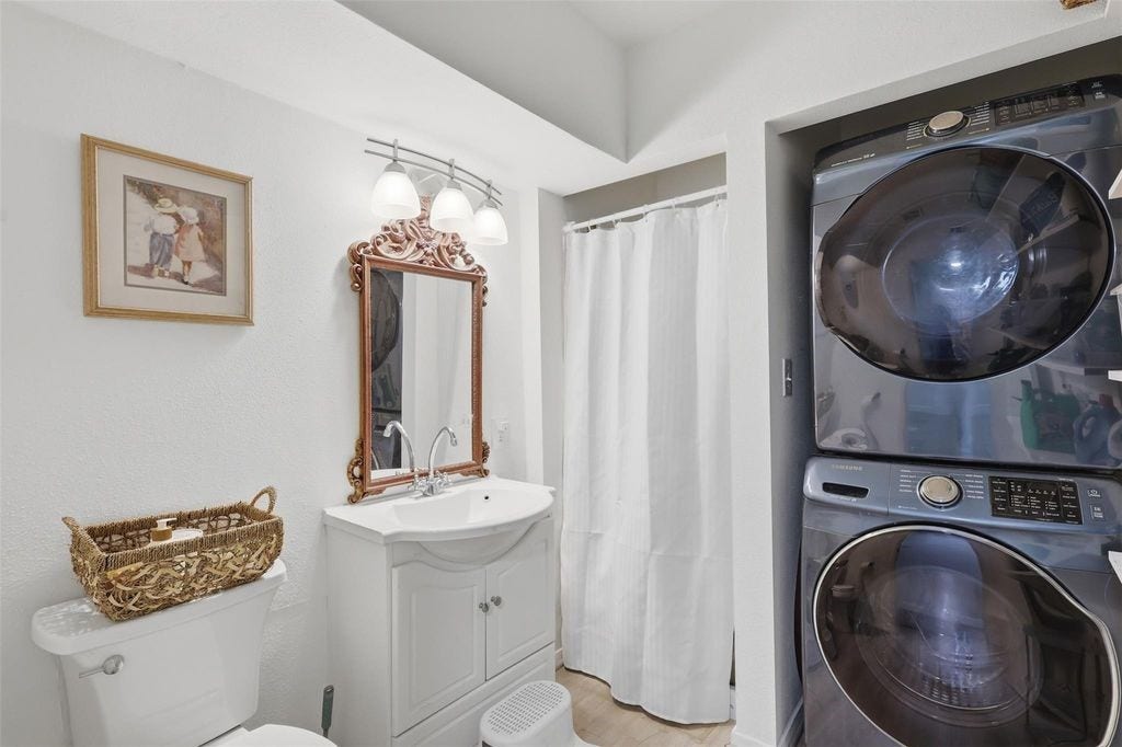4040 San Felipe Street, #102, Houston, TX 77027 Bathroom and Laundry area