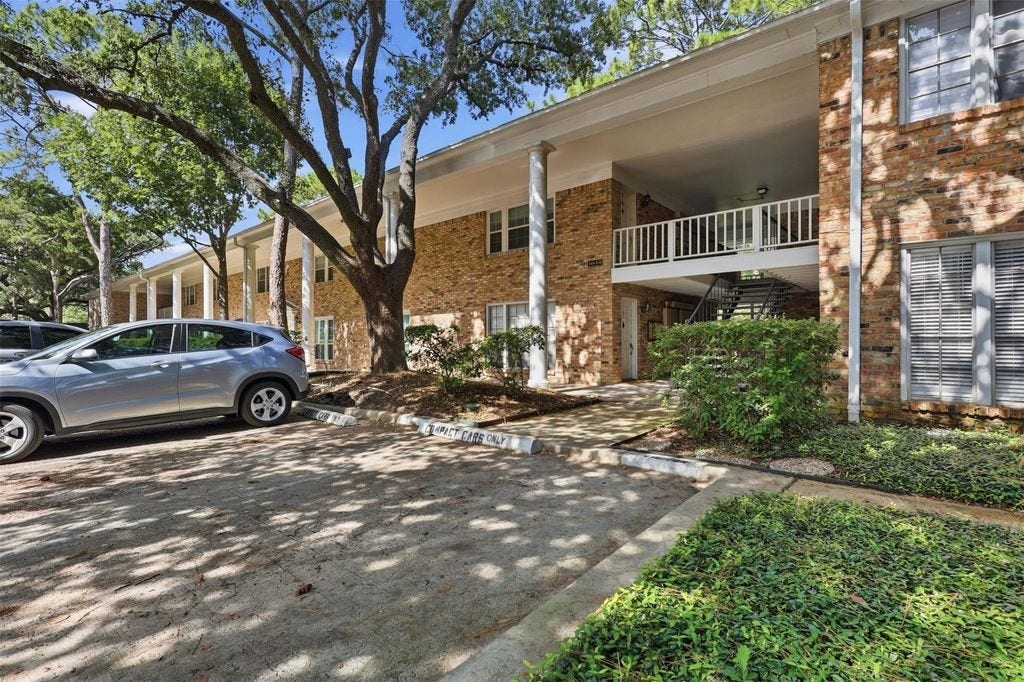 4040 San Felipe Street, #102, Houston, TX 77027 4040 San Felipe Street, #102, Houston, TX 77027