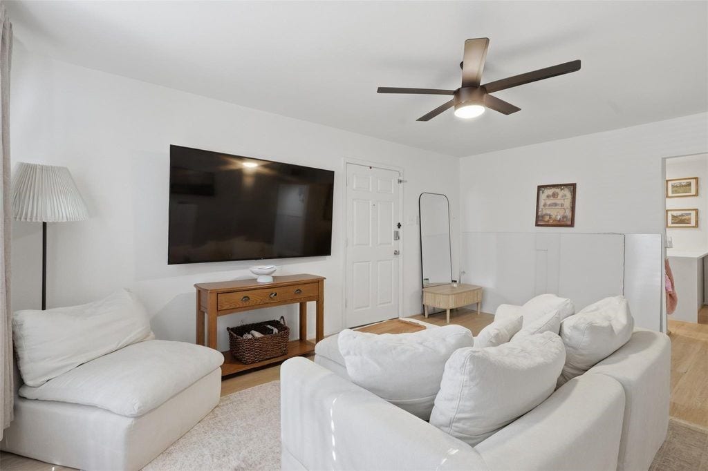4040 San Felipe Street, #102, Houston, TX 77027 Living Room