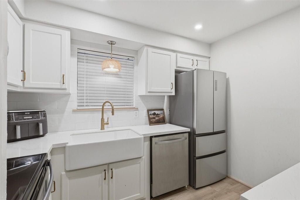 4040 San Felipe Street, #102, Houston, TX 77027 Kitchen