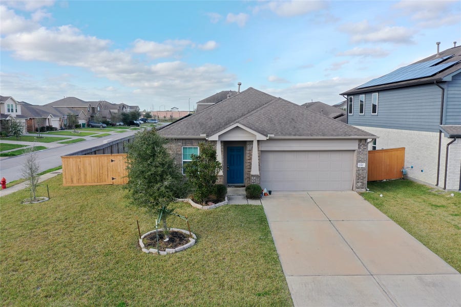Property photo for 2317 Thunderbolt Peak Drive, Rosharon, TX