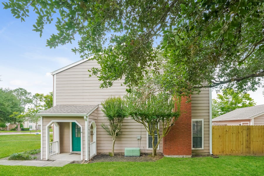 Property photo for 17263 Saturn Lane, Houston, TX