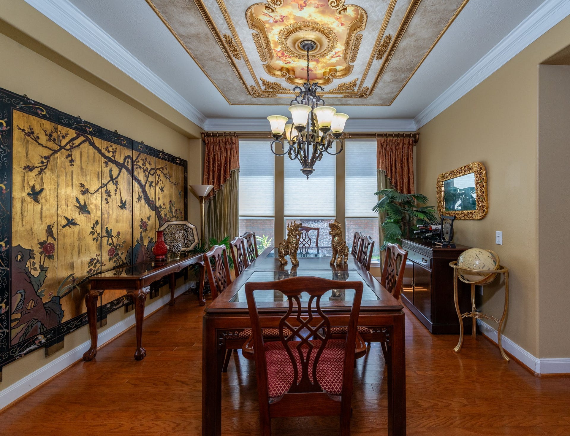 24922 Cinco Manor Lane, Katy, TX 77494 Formal dining room features hardwood flooring, crown molding, an elegant chandelier and a detailed decorative ceiling.
