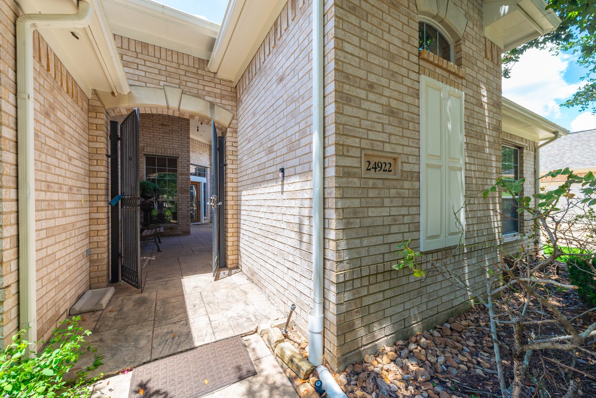 24922 Cinco Manor Lane, Katy, TX 77494 The gated entry opens to a private courtyard, creating a welcoming approach to the home.