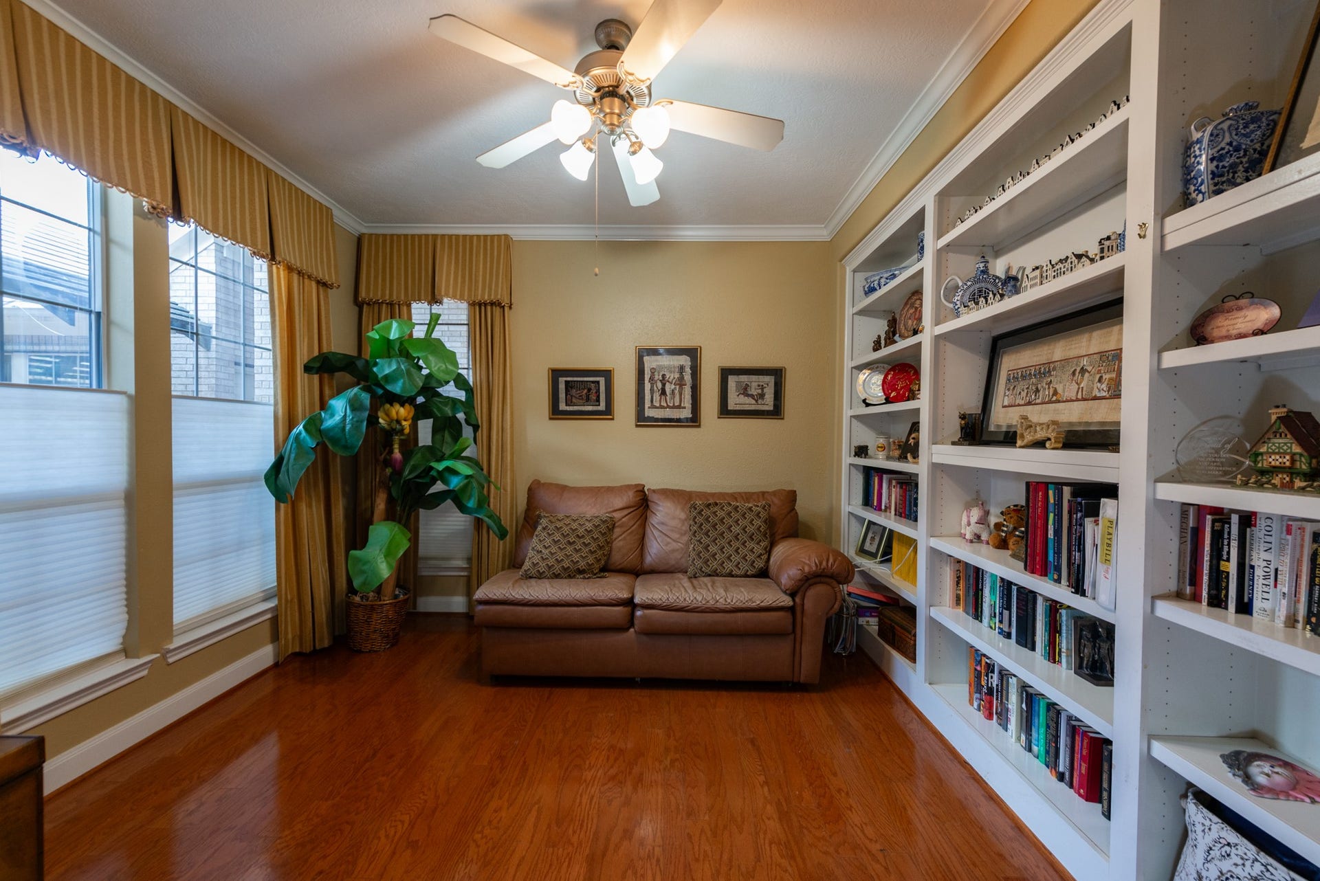 24922 Cinco Manor Lane, Katy, TX 77494 Private study with hardwood flooring, crown molding, built-in bookshelves and abundant natural light from the courtyard.