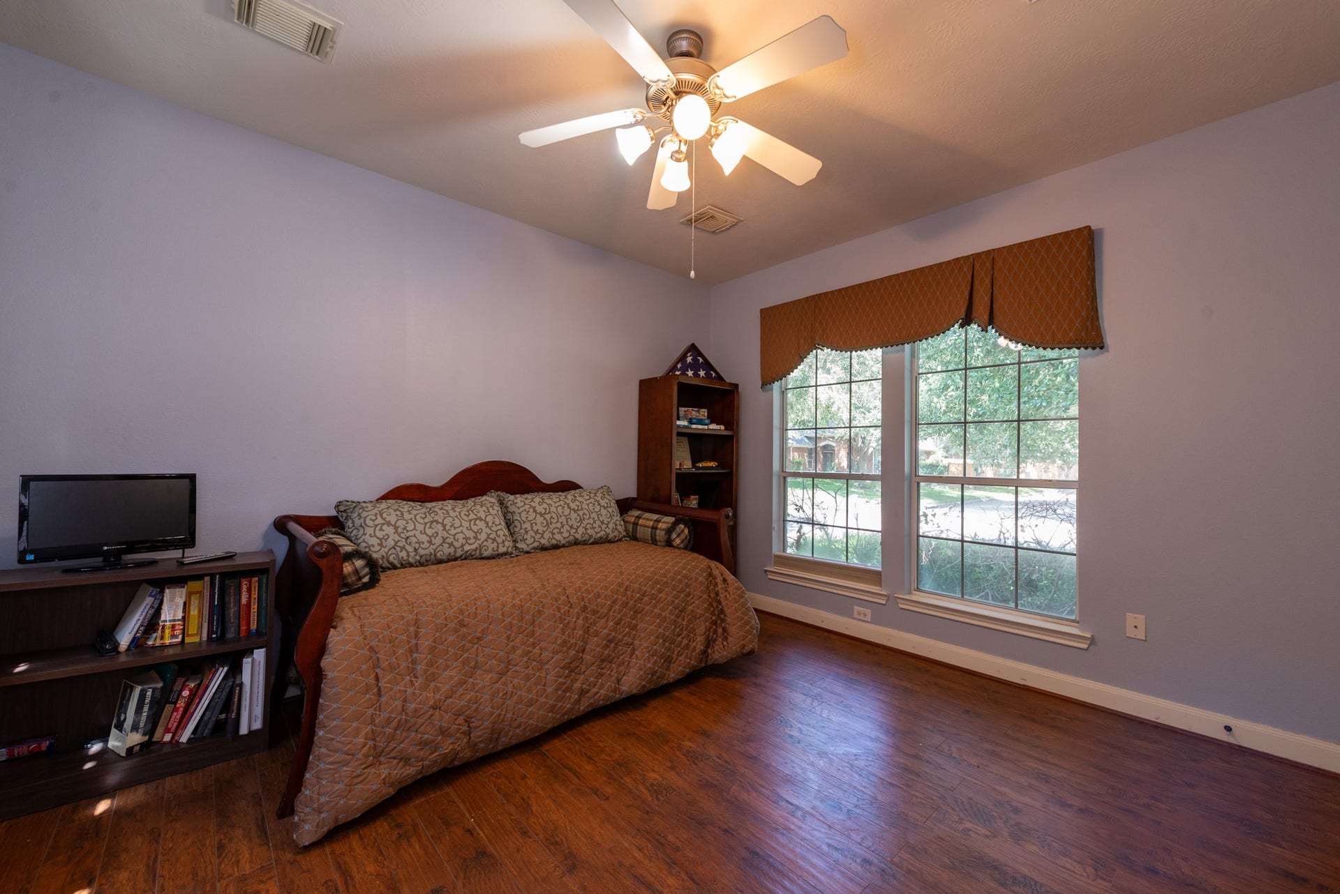 24922 Cinco Manor Lane, Katy, TX 77494 Separate private casita with hardwood flooring, ceiling fan and large windows overlooking the front of the home as well as the courtyard.