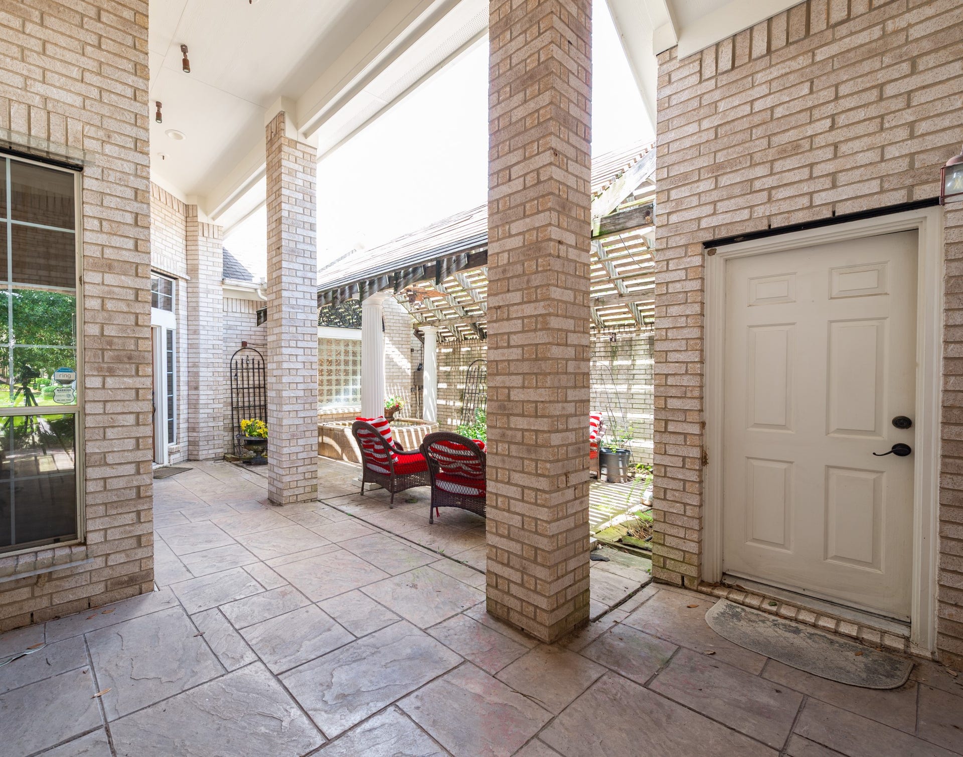 24922 Cinco Manor Lane, Katy, TX 77494 Spacious courtyard with stamped concrete, brick columns and multiple areas for outdoor seating.