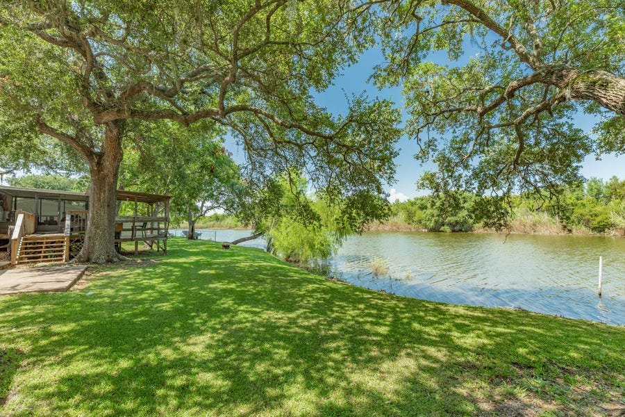 Property photo for 2910 Shady Creek Lane, Oyster Creek, TX