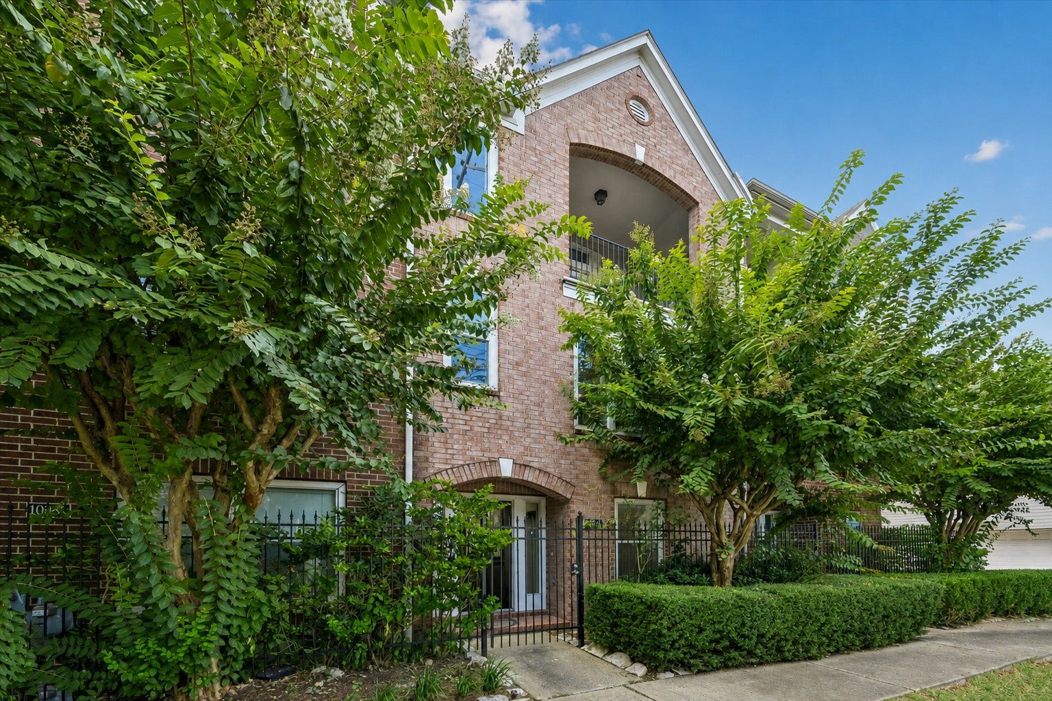 1008 Marconi Street, #A, Houston, TX 77019 Your opportunity to call sought-after Montrose home! This meticulously maintained home offers an ideal layout, sleek transitional design and an unbeatable LOCATION. (Digitally enhanced image.)