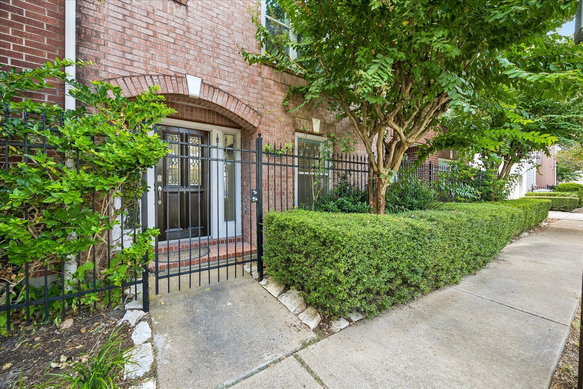 1008 Marconi Street, #A, Houston, TX 77019 Charming gated entry surrounded by mature landscaping in the heart of Montrose.