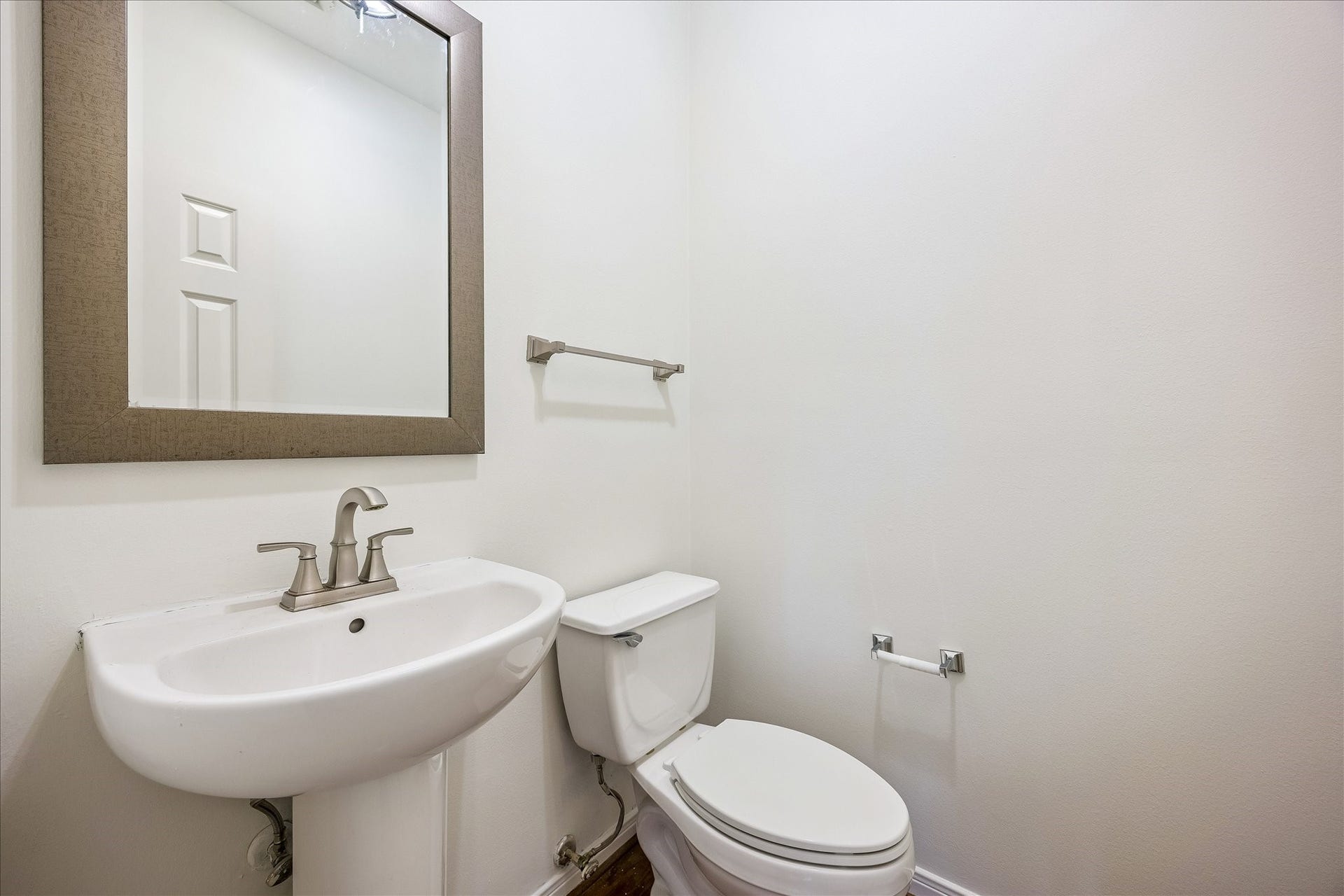 1008 Marconi Street, #A, Houston, TX 77019 Powder bath found off living.