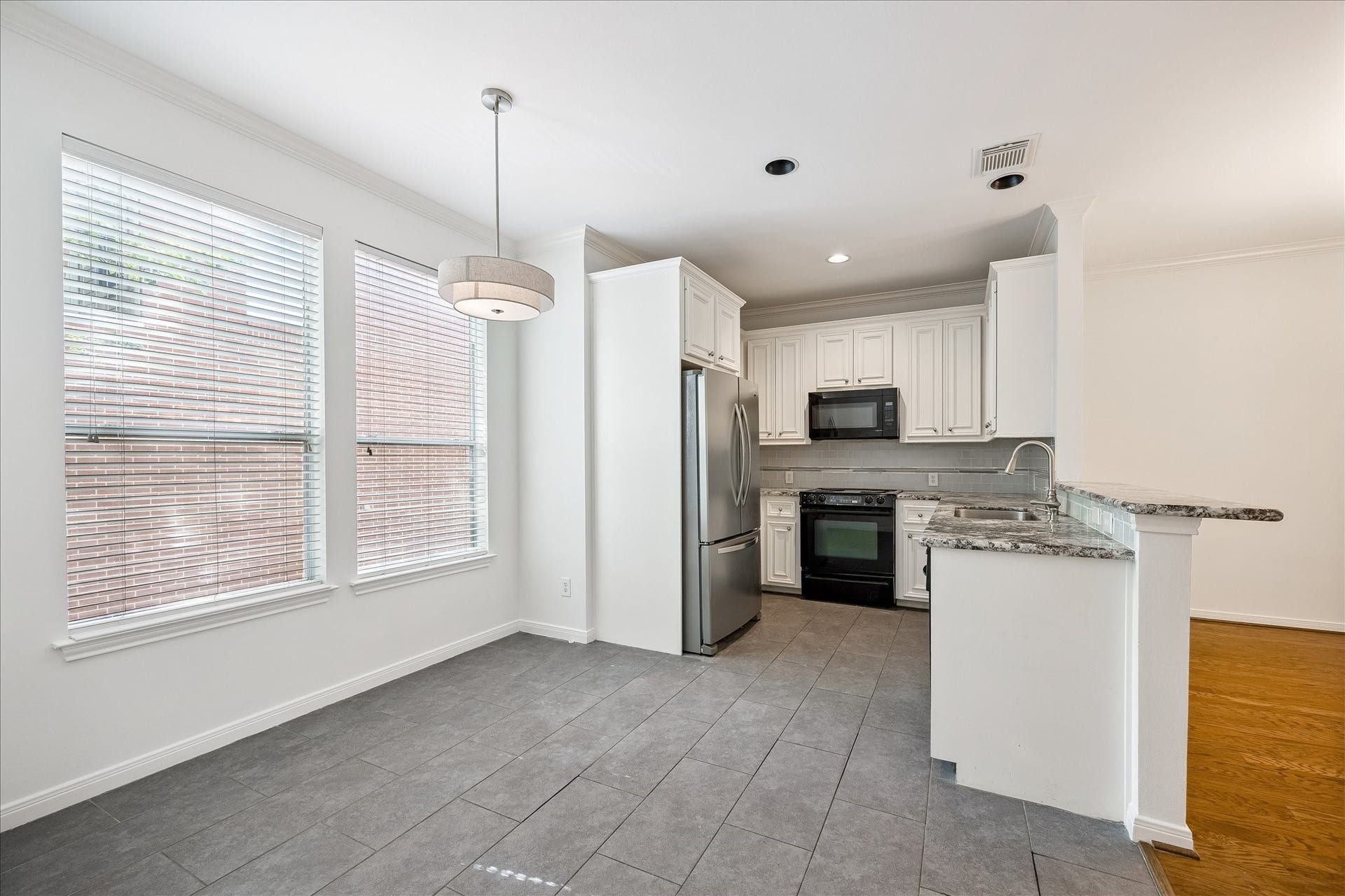 1008 Marconi Street, #A, Houston, TX 77019 Alternate view - Spacious kitchen with abundant cabinetry and countertop space.