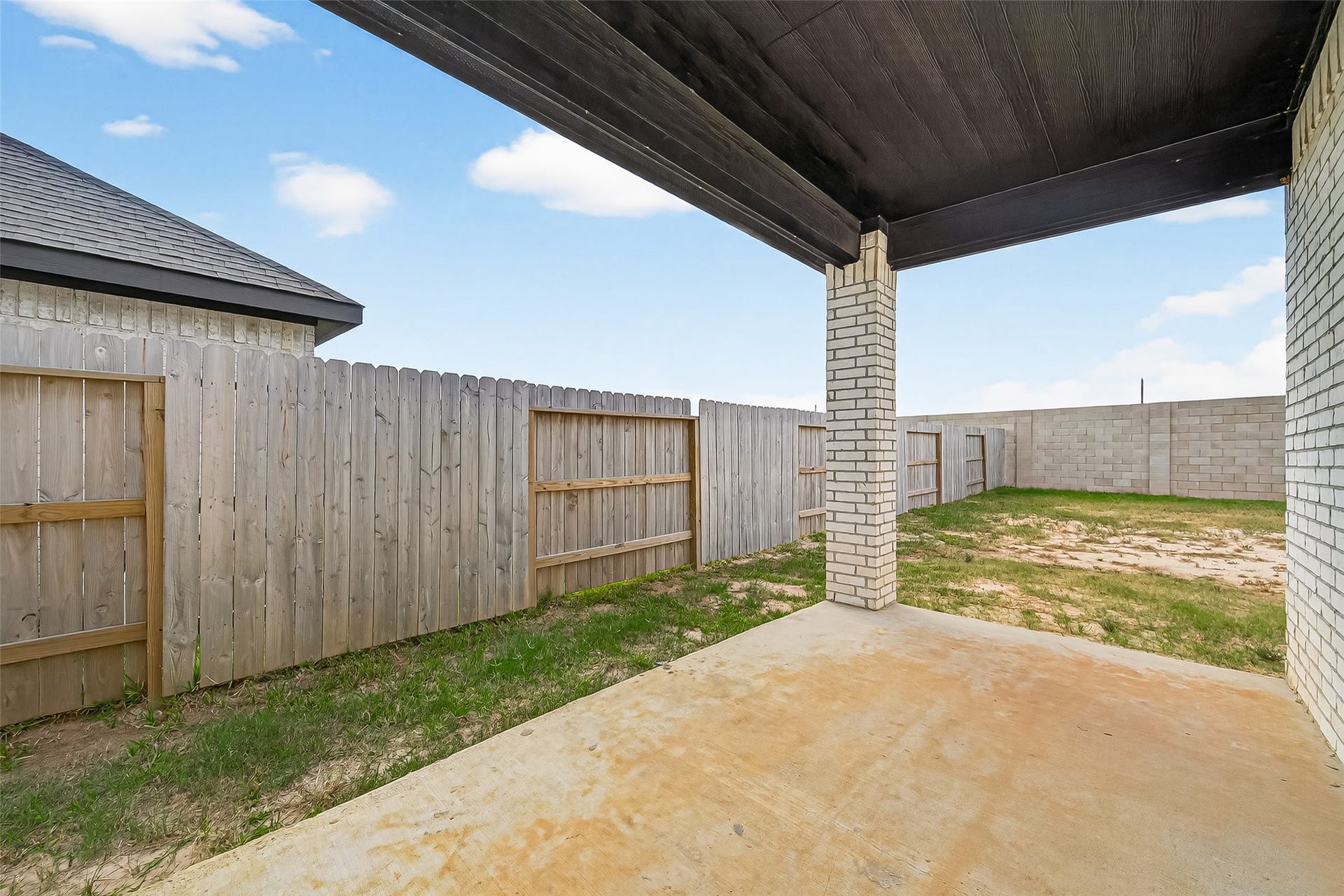 9987 Enclave Grove Street, Willis, TX 77318 9987 Enclave Grove Street, Willis, TX 77318