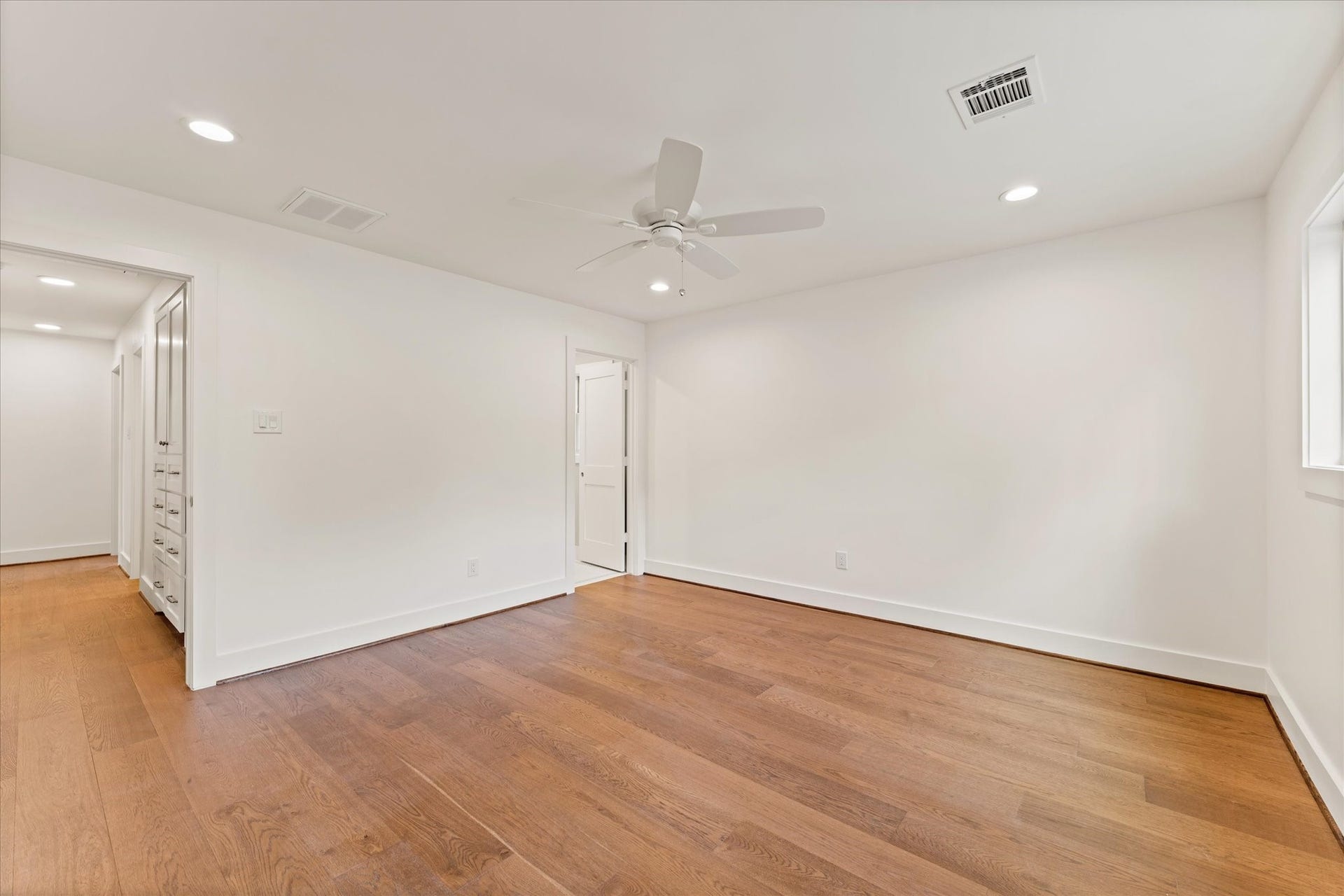 Upstairs Bedroom (1 of 4)