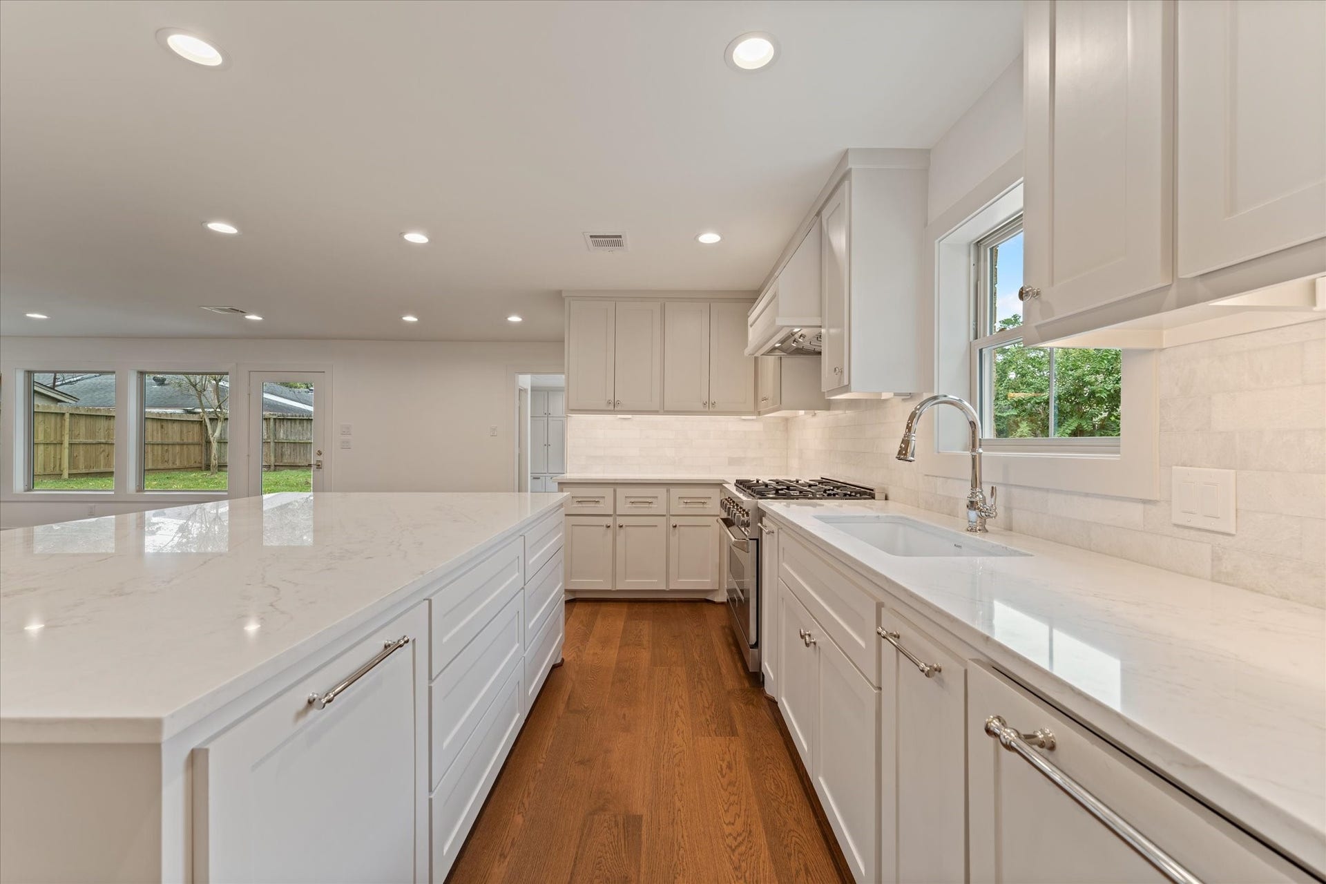 1116 Cheshire Lane, Houston, TX 77018