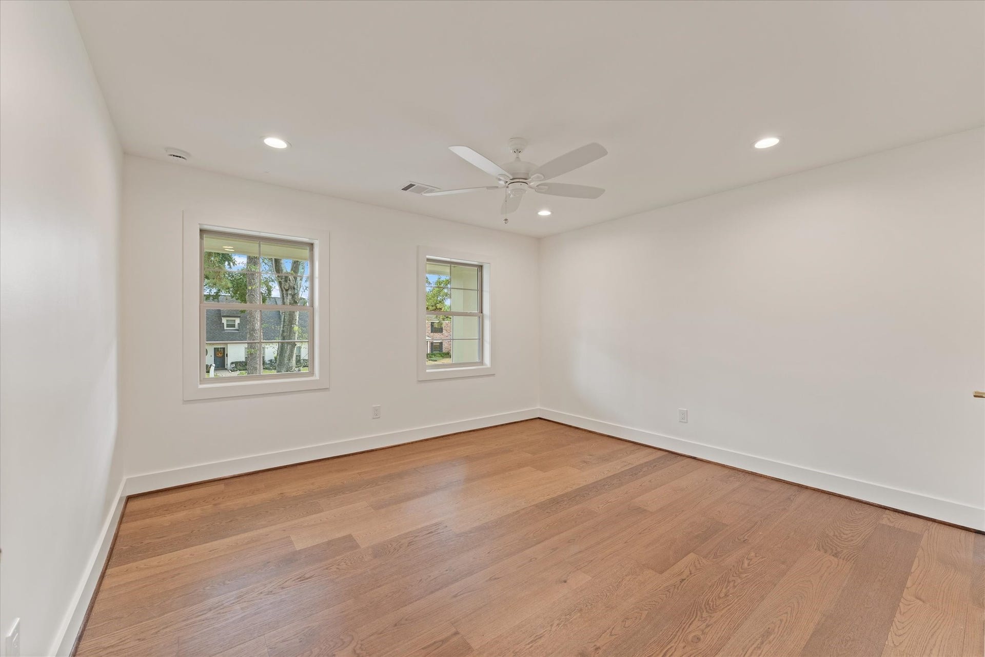 Upstairs Bedroom (1 of 4)
