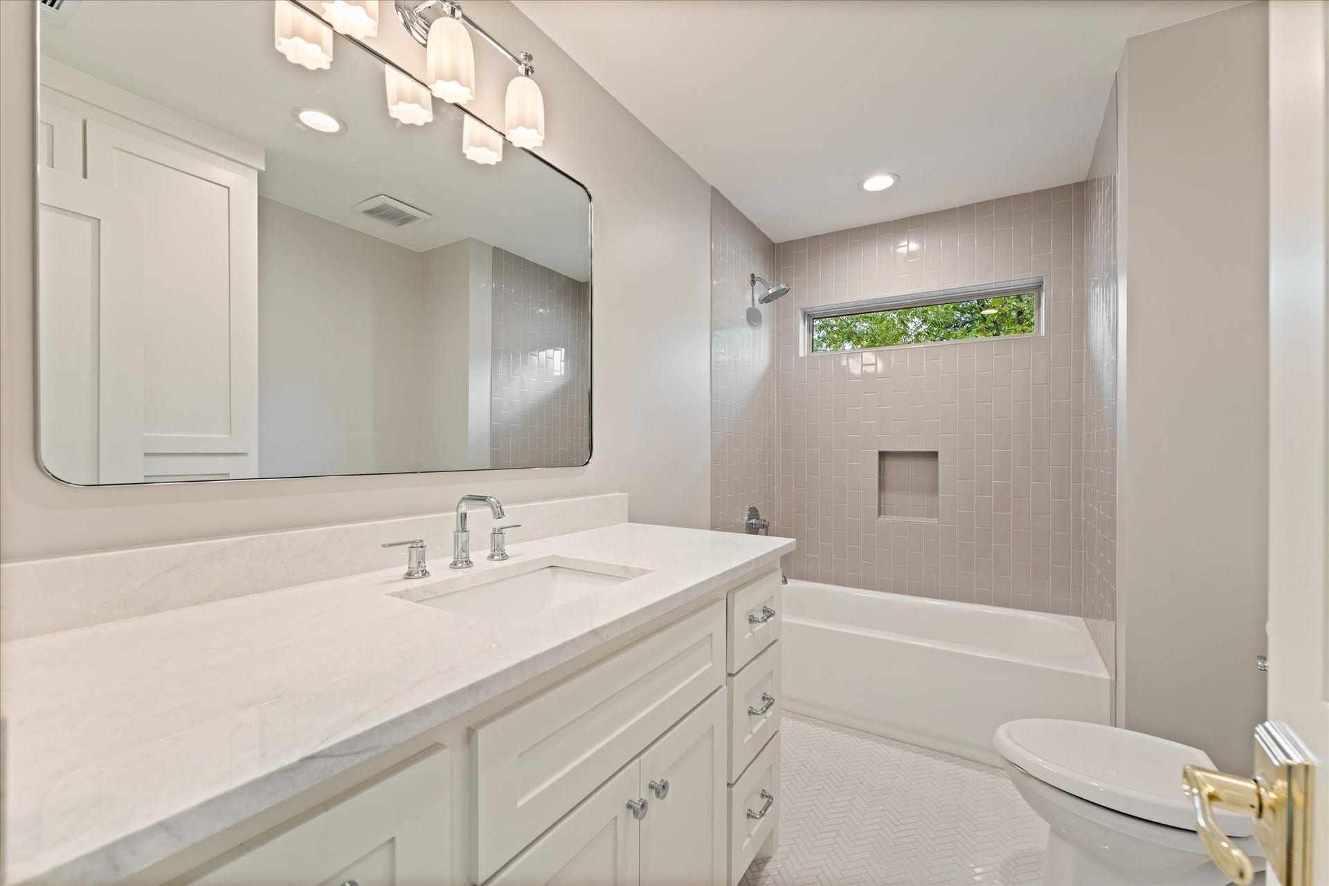 Upstairs Bathroom 2