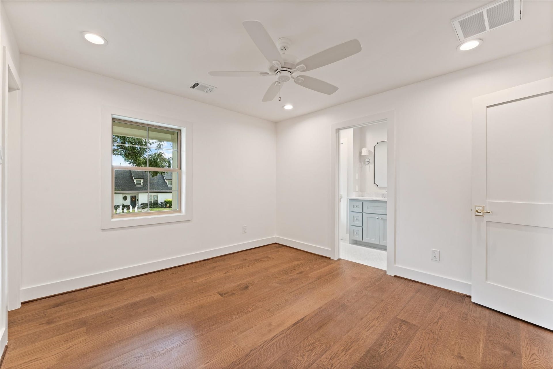 Upstairs Bedroom (1 of 4)