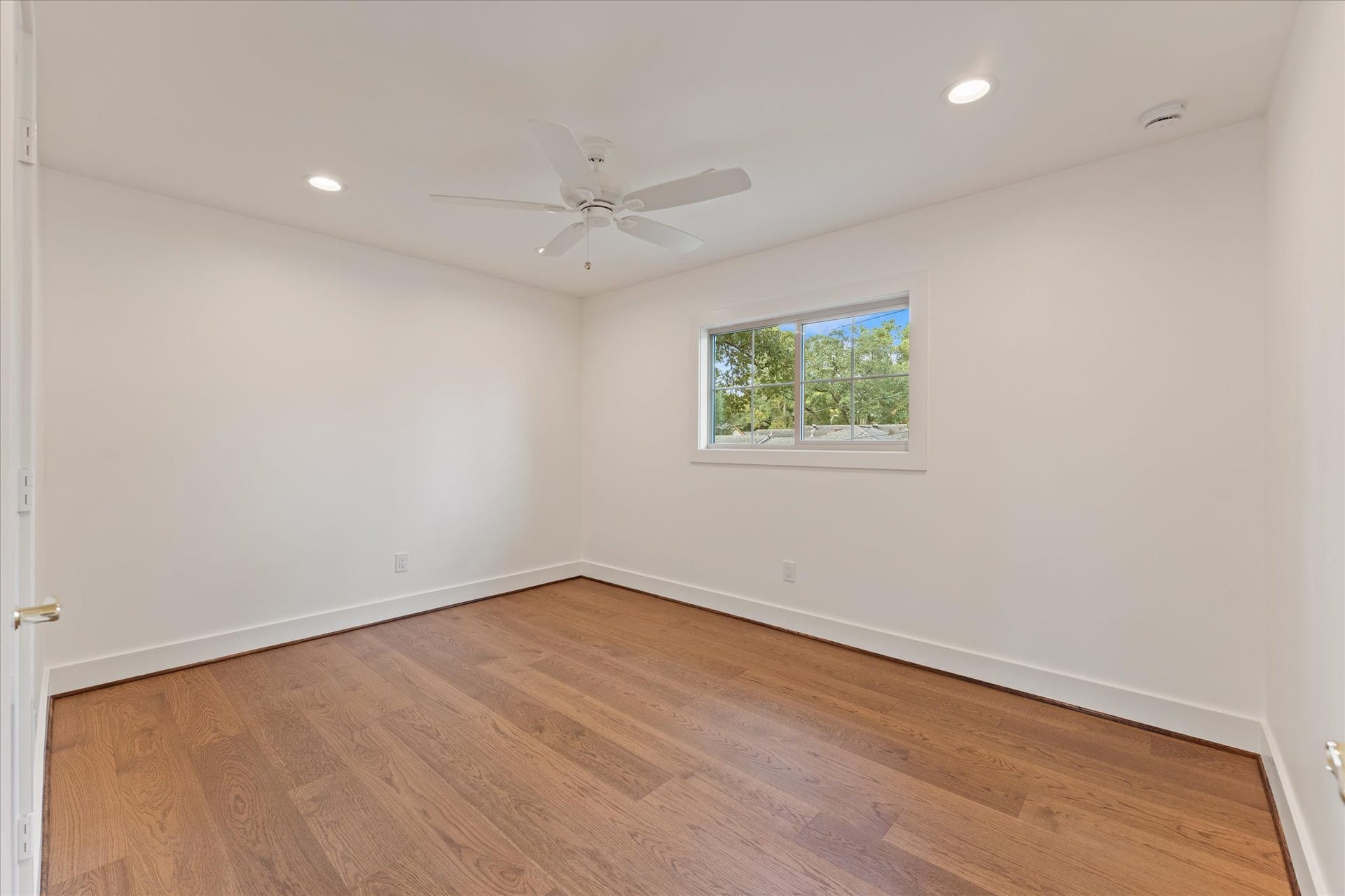 Upstairs Bedroom (1 of 4)