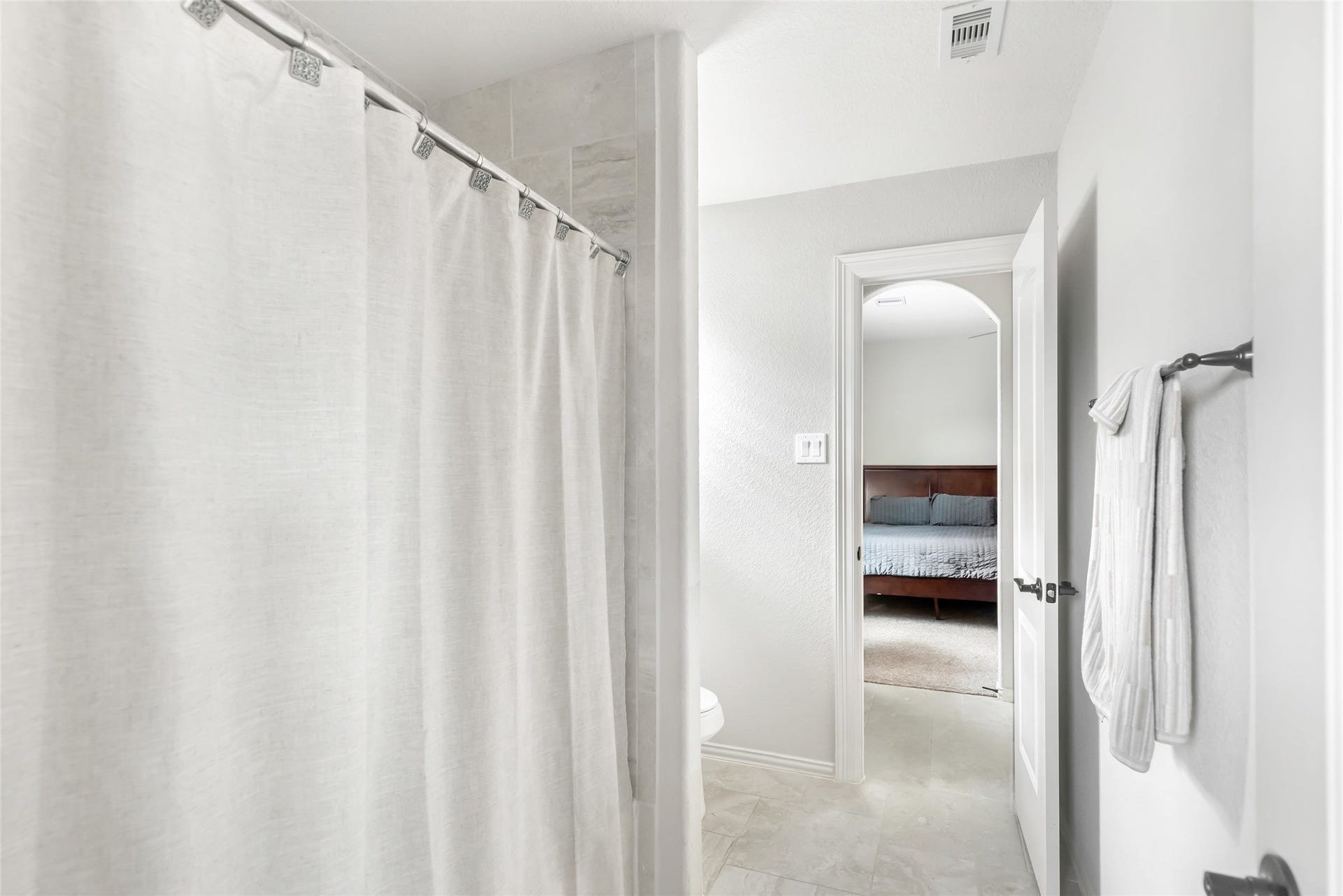 18931 Wild Thornberry Drive, Tomball, TX 77377 Shared toilet and shower/tub combo for bathroom 3