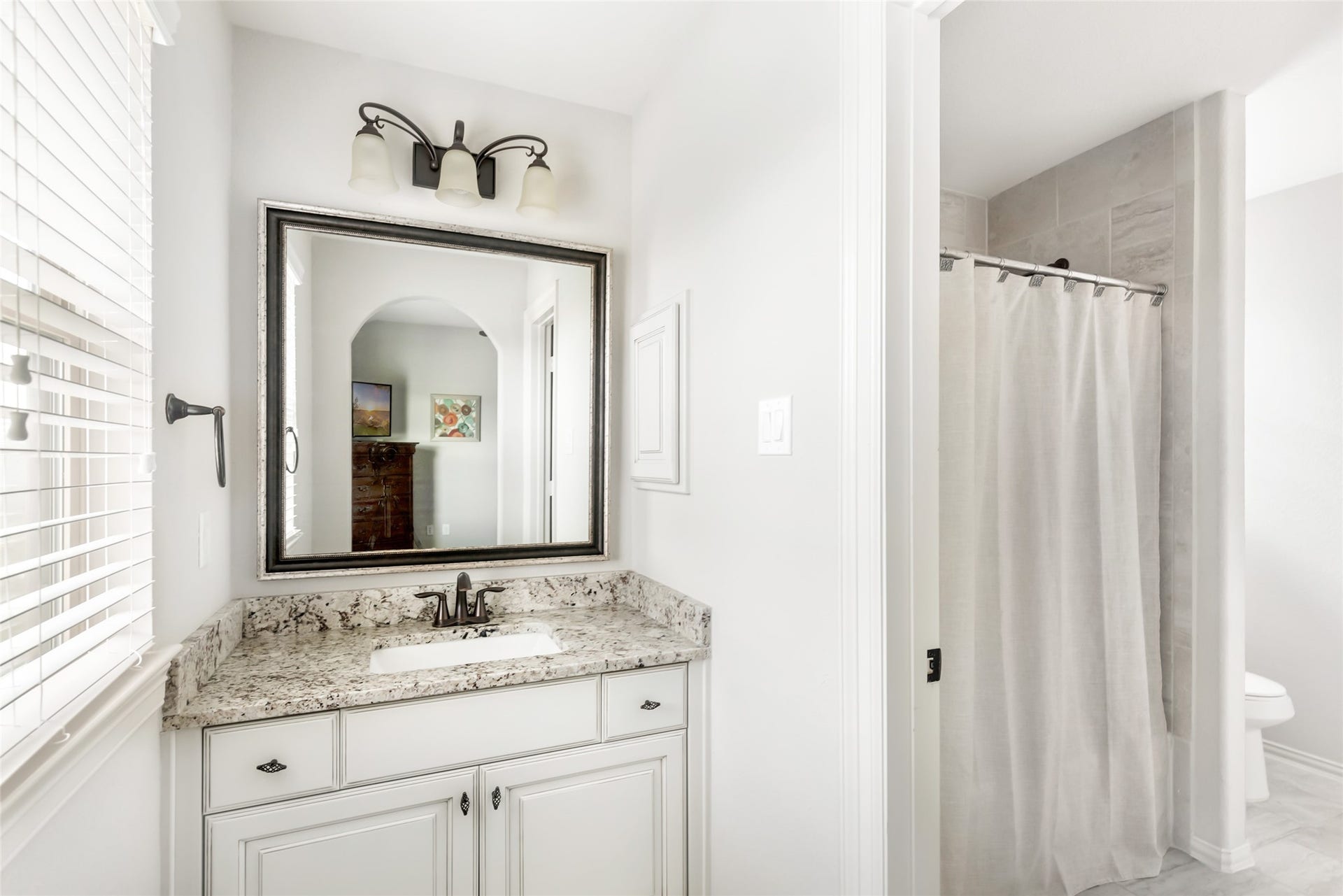 18931 Wild Thornberry Drive, Tomball, TX 77377 Private vanity for bedroom 3