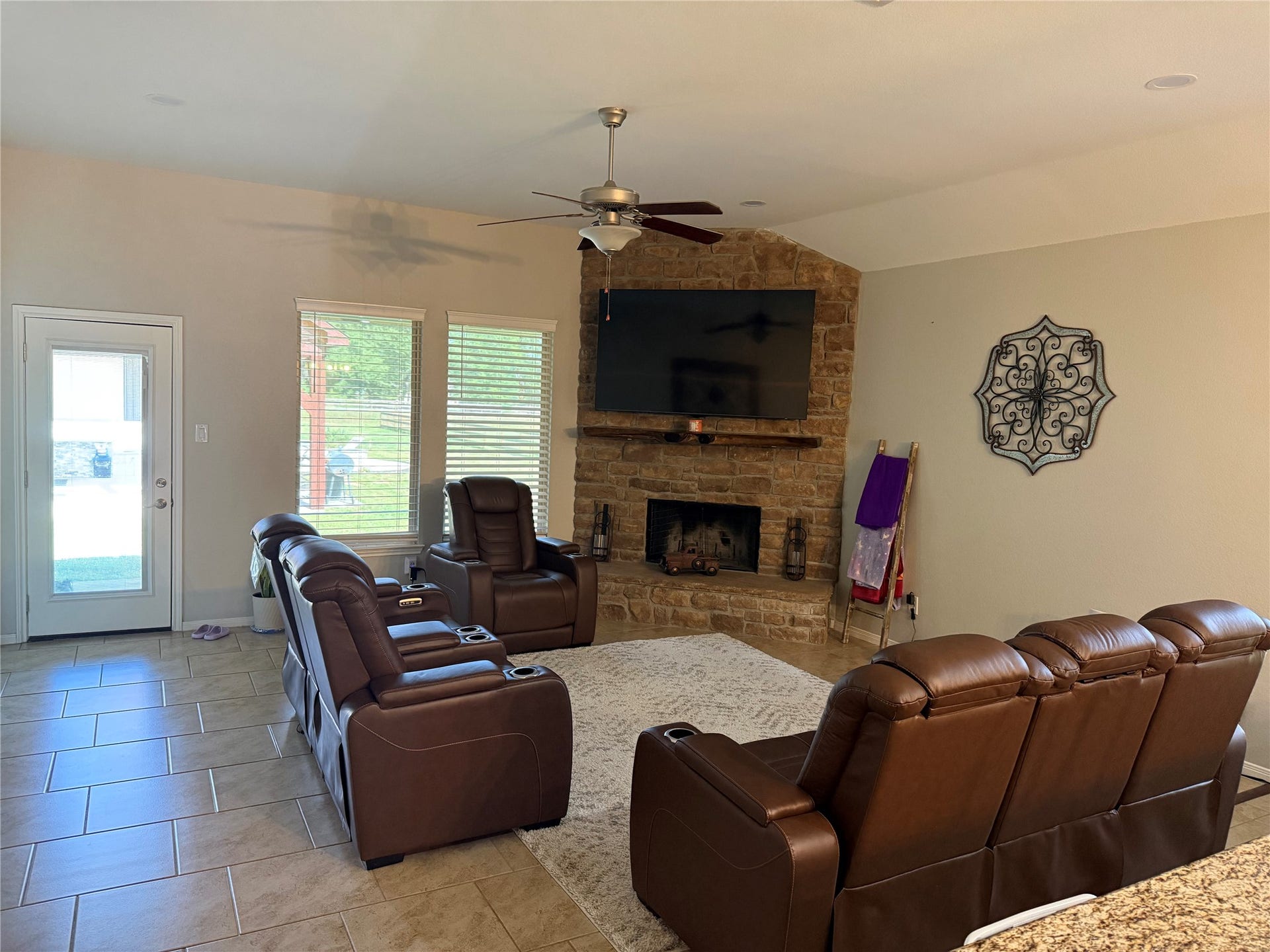 9255 SILVER BACK TRAIL, Conroe, TX 77303 9255 SILVER BACK TRAIL, Conroe, TX 77303