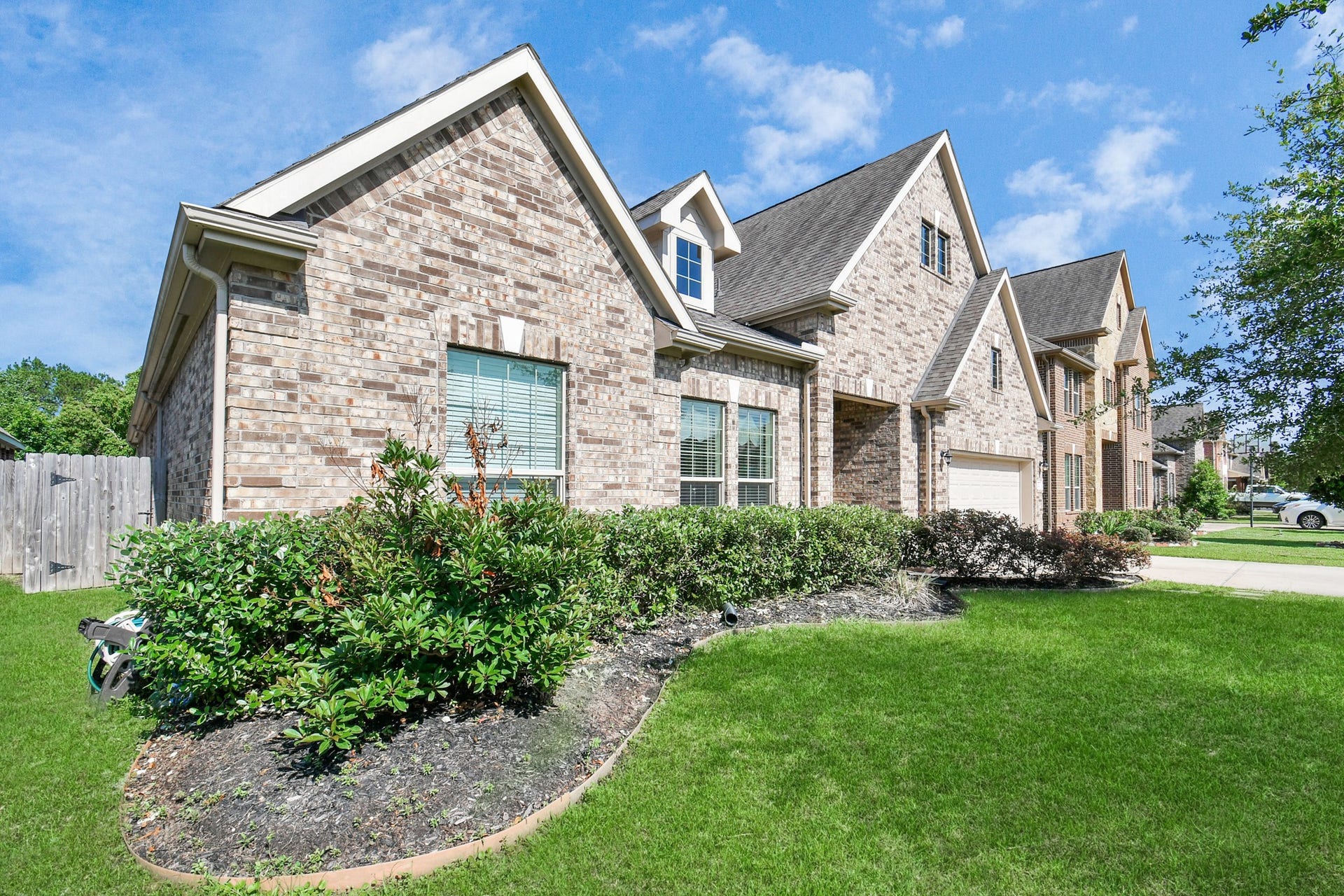 1122 Boxwood Place, Friendswood, TX 77546 1122 Boxwood Place, Friendswood, TX 77546