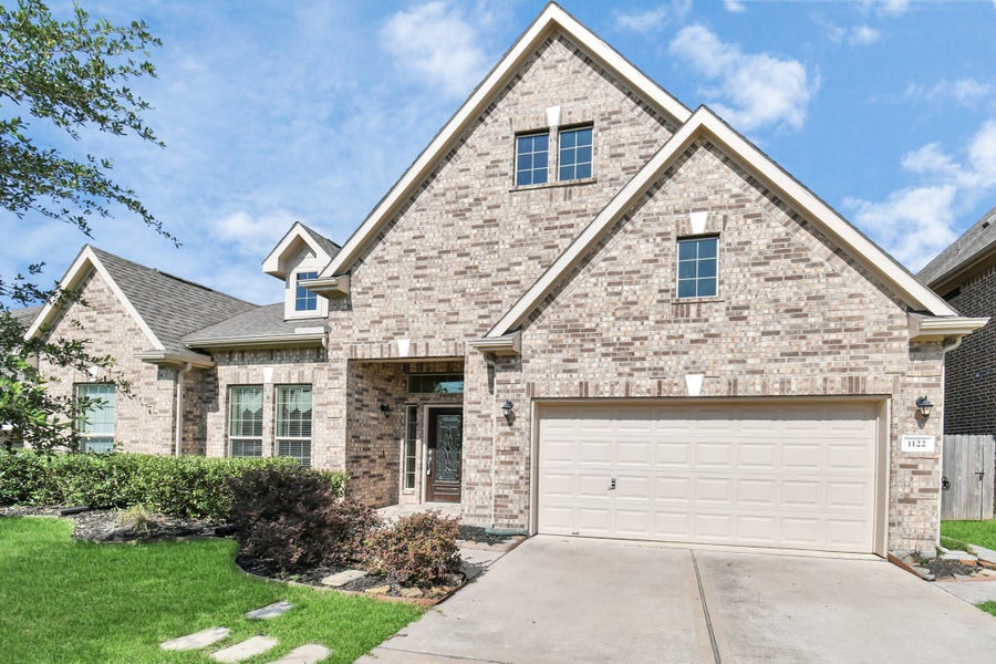 Property photo for 1122 Boxwood Place, Friendswood, TX