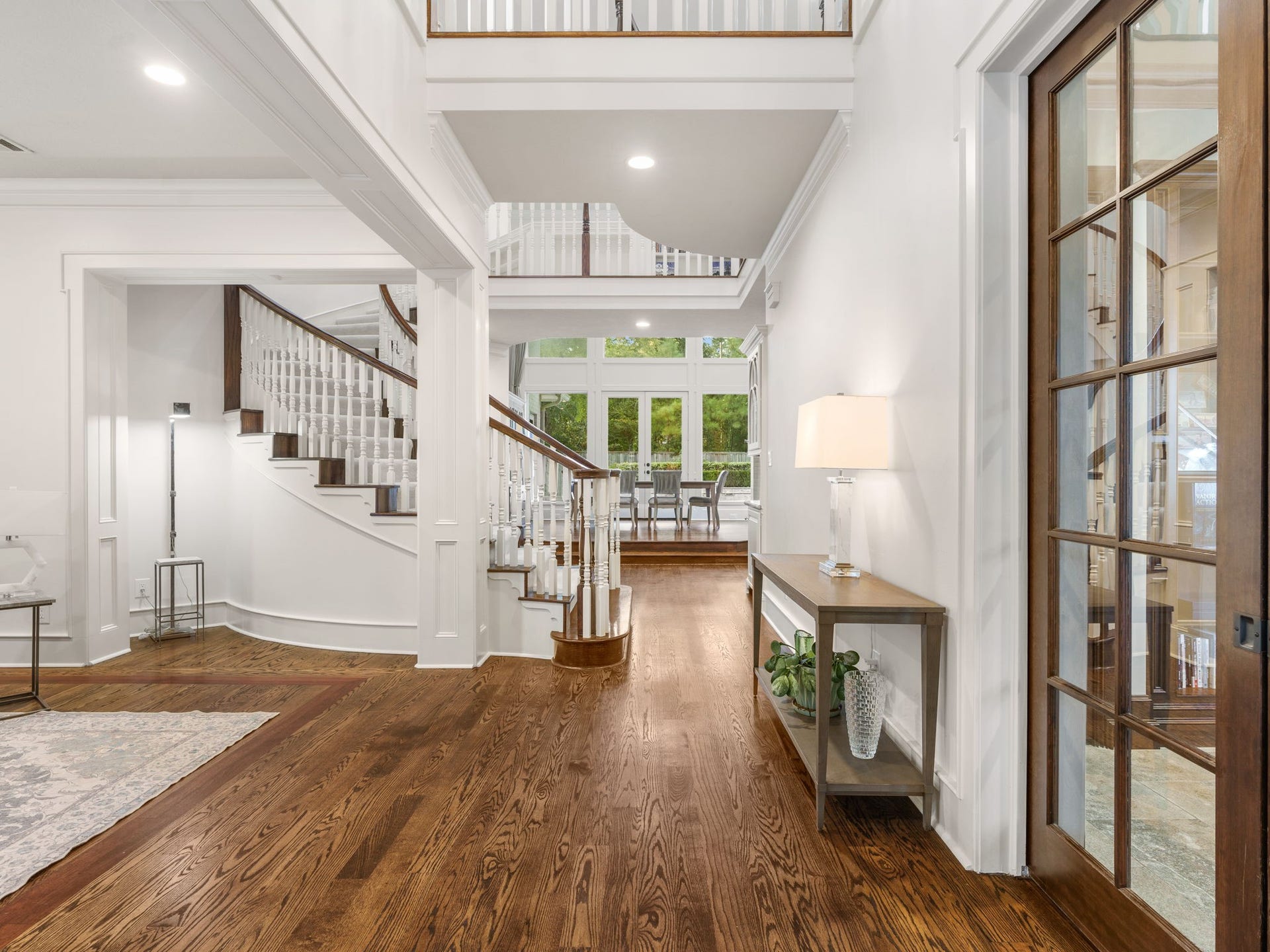 186 Sentinel Point Court, The Woodlands, TX 77382 Gorgeous wood flooring compliments light walls and eye-catching trim throughout. To the left is the receiving room.
