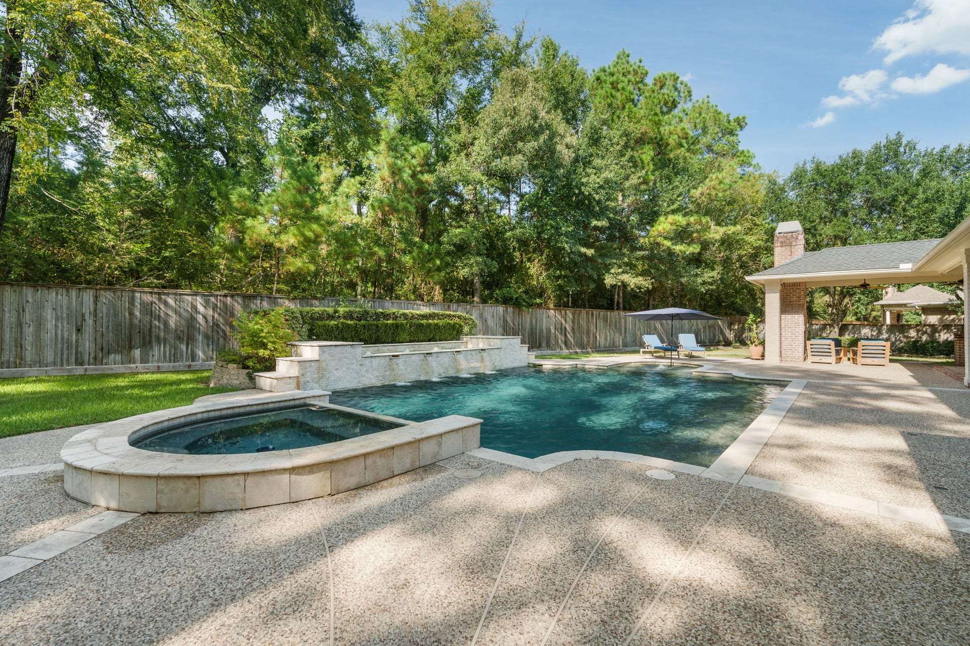 186 Sentinel Point Court, The Woodlands, TX 77382 A towering tree line creates a private sanctuary that perfectly frames the backyard.