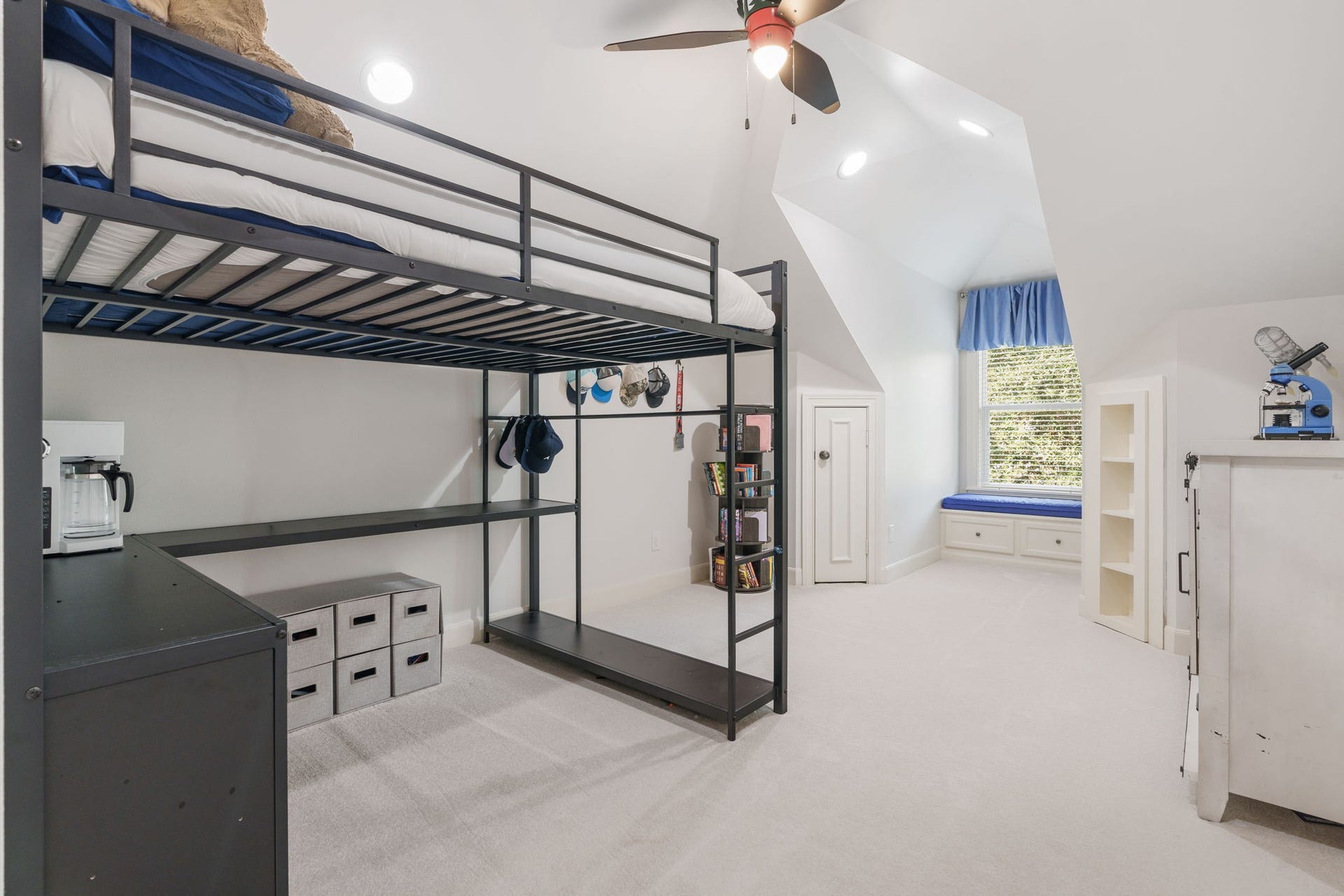 186 Sentinel Point Court, The Woodlands, TX 77382 Bedrooms are oversized with generous storage and play/study space.