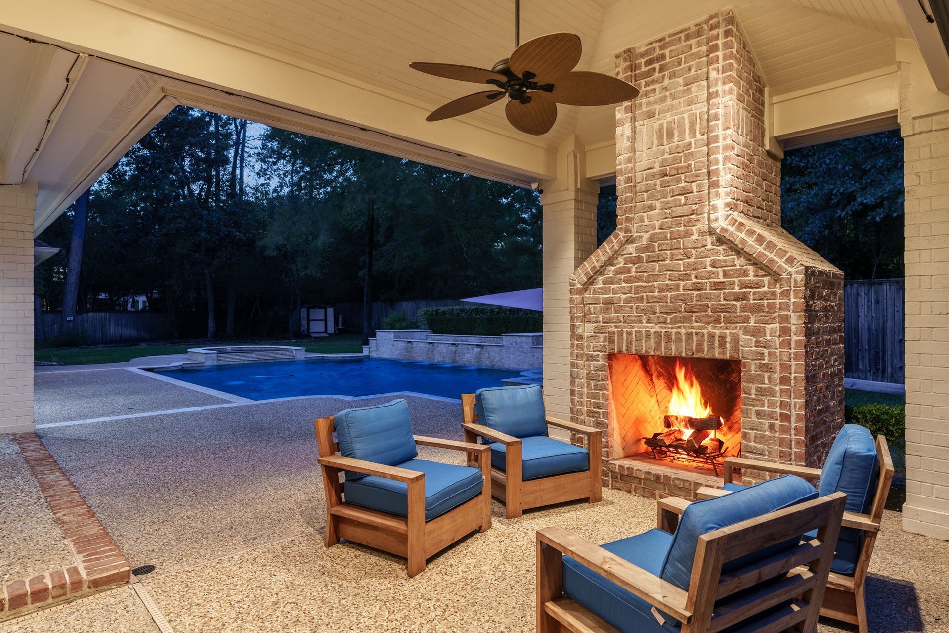 186 Sentinel Point Court, The Woodlands, TX 77382 Outdoor entertaining venues include a brick fireplace for cozy fall evenings.