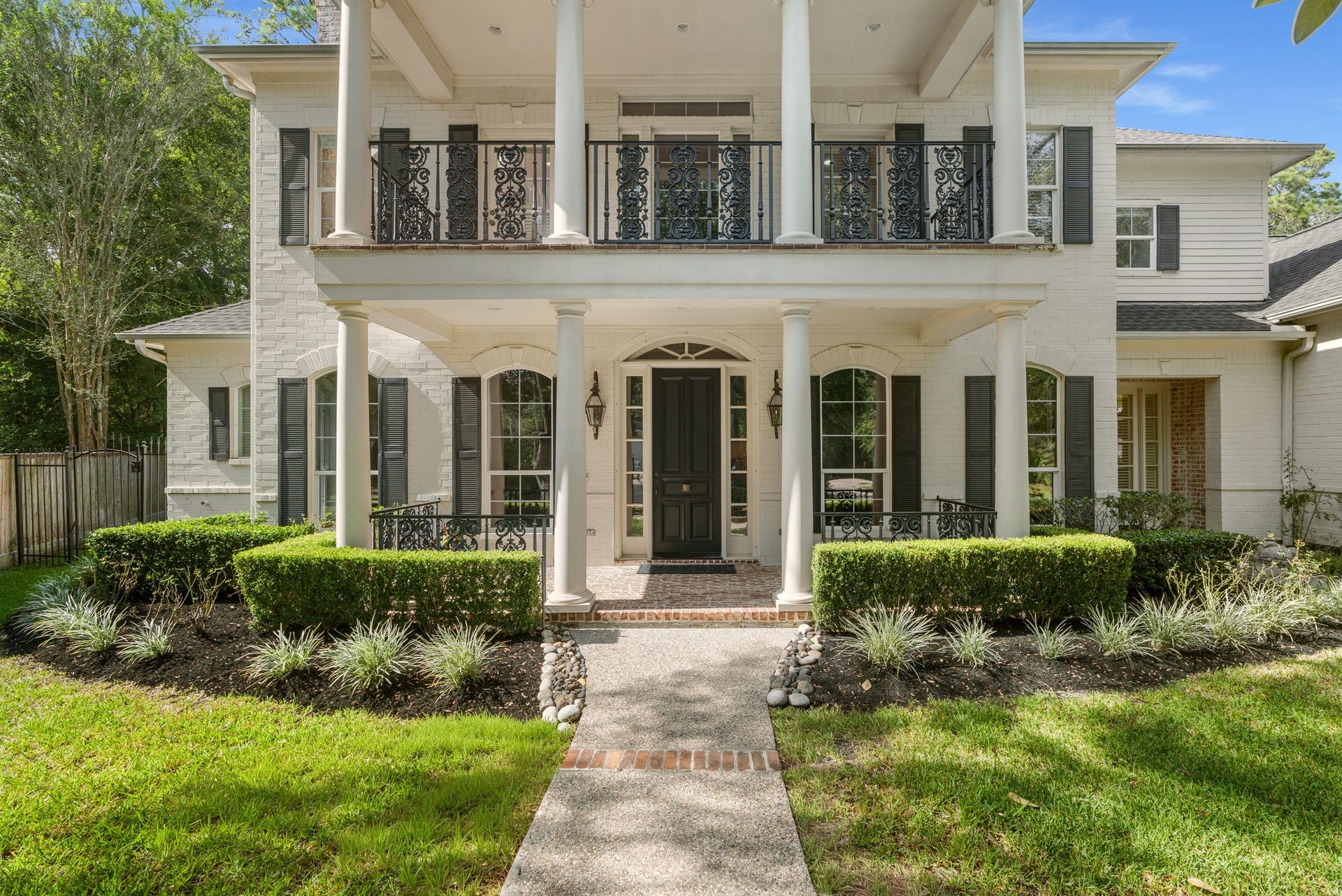 186 Sentinel Point Court, The Woodlands, TX 77382 Timeless architecture by J.M. Wendell features timeless character inside and out. An inviting porch is framed by white columns, classic black shutters and gently arched window frames.
