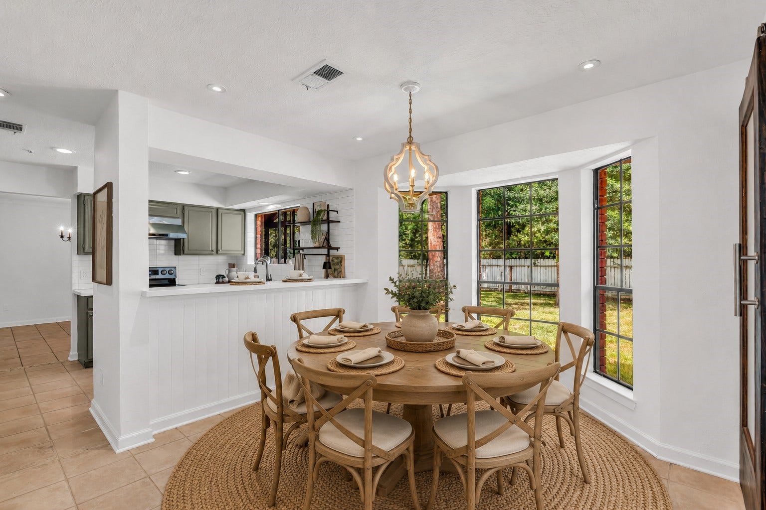 Breakfast area virtually staged