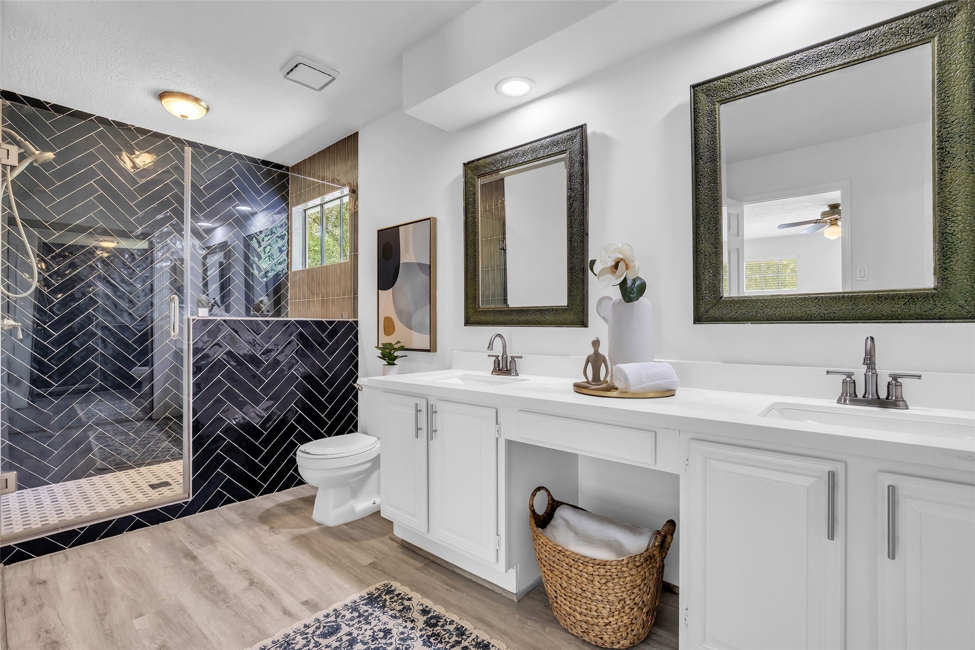 Updated primary en-suite bathroom with double sinks